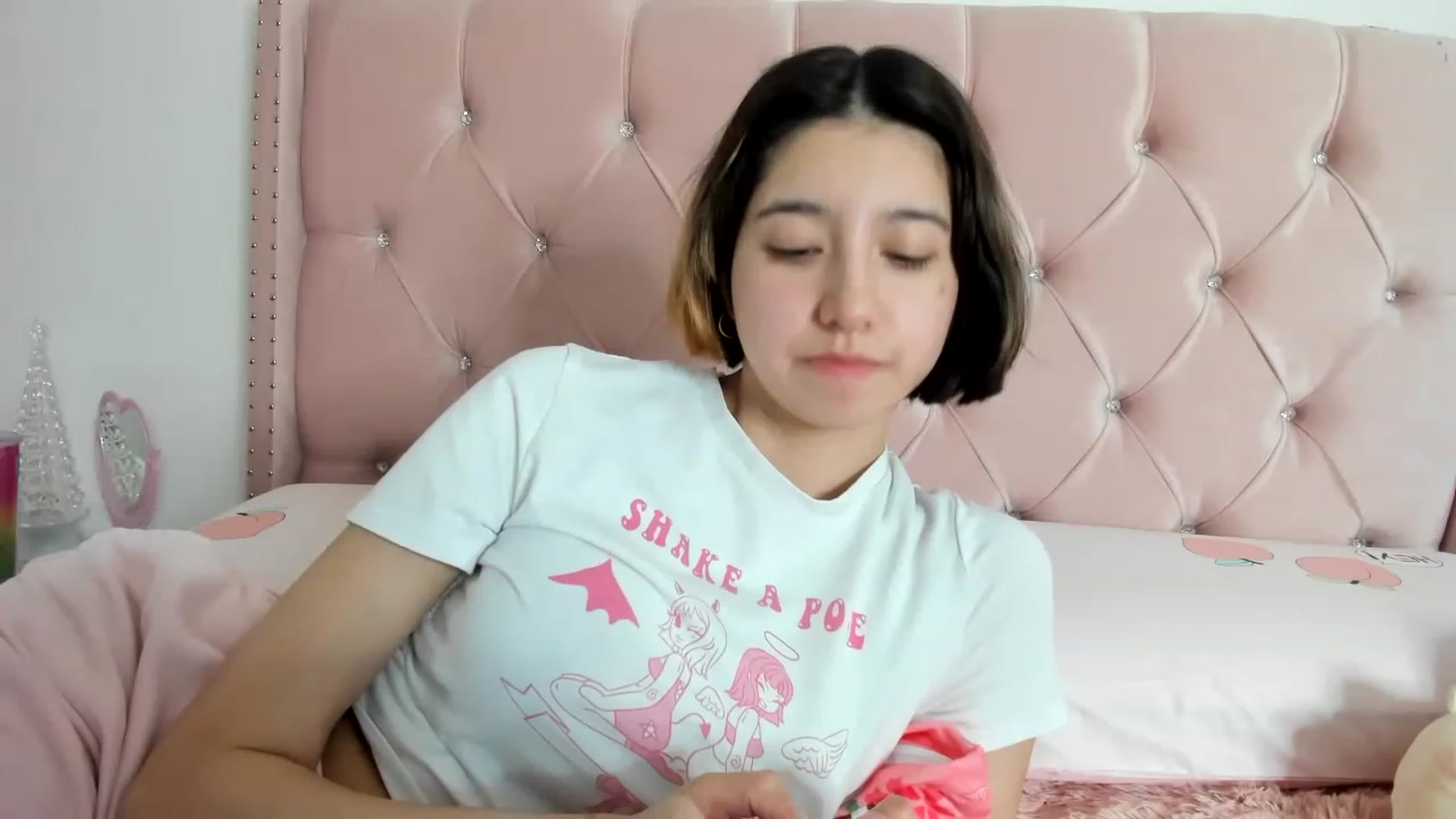 Gallery image thumbnail from Cherrycute666's myfreecams stream on, 12/24/2022, 04:24 image 4 of 20