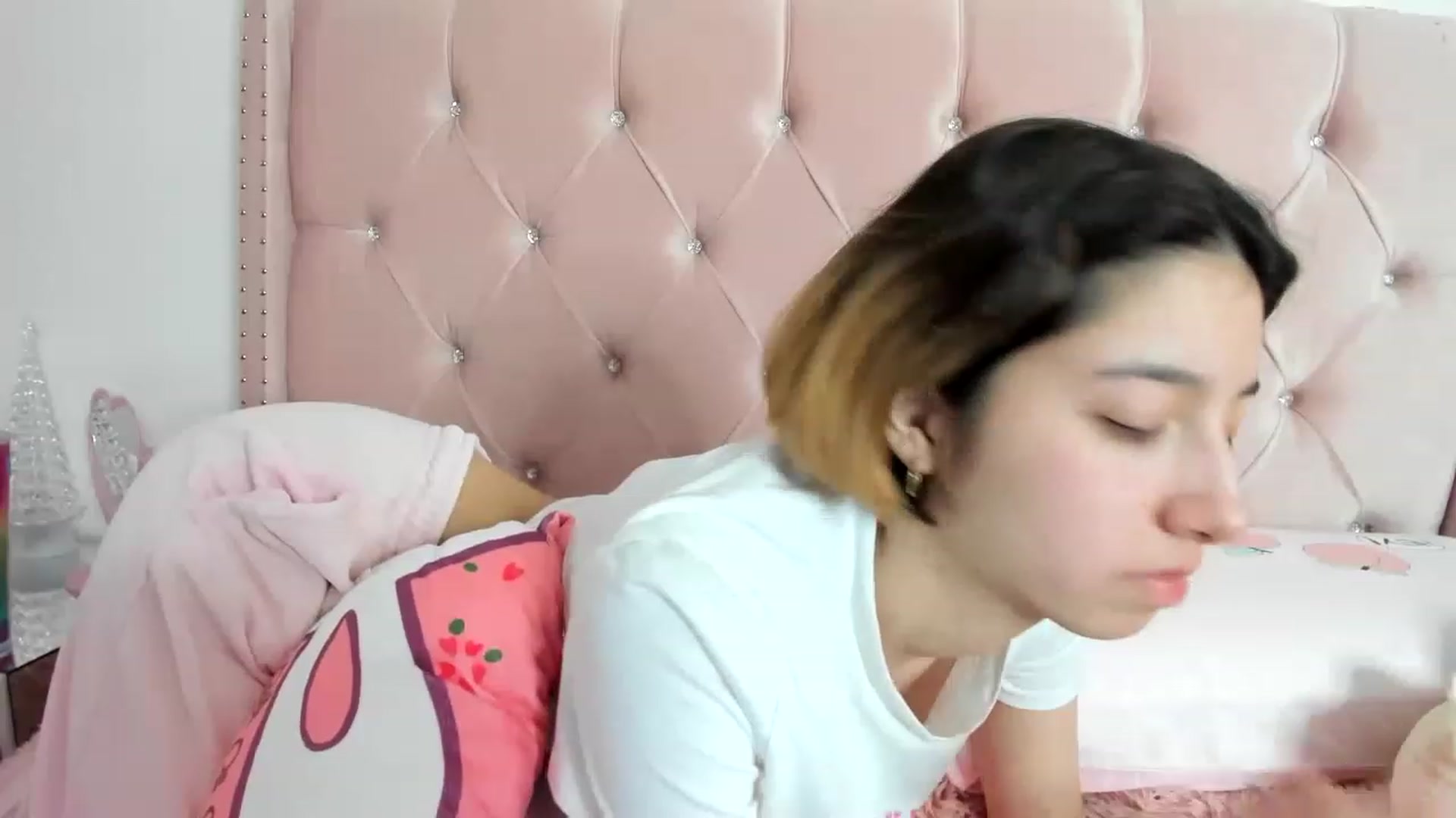Gallery image thumbnail from Cherrycute666's myfreecams stream on, 12/24/2022, 04:24 image 6 of 20