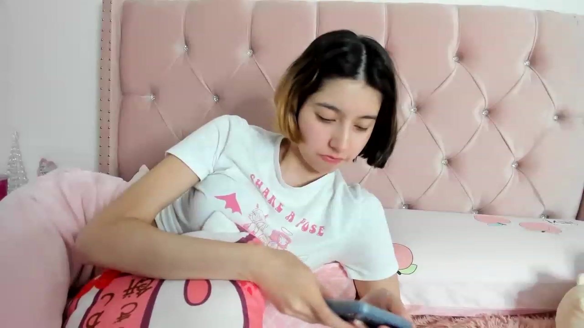 Gallery image thumbnail from Cherrycute666's myfreecams stream on, 12/24/2022, 04:24 image 7 of 20