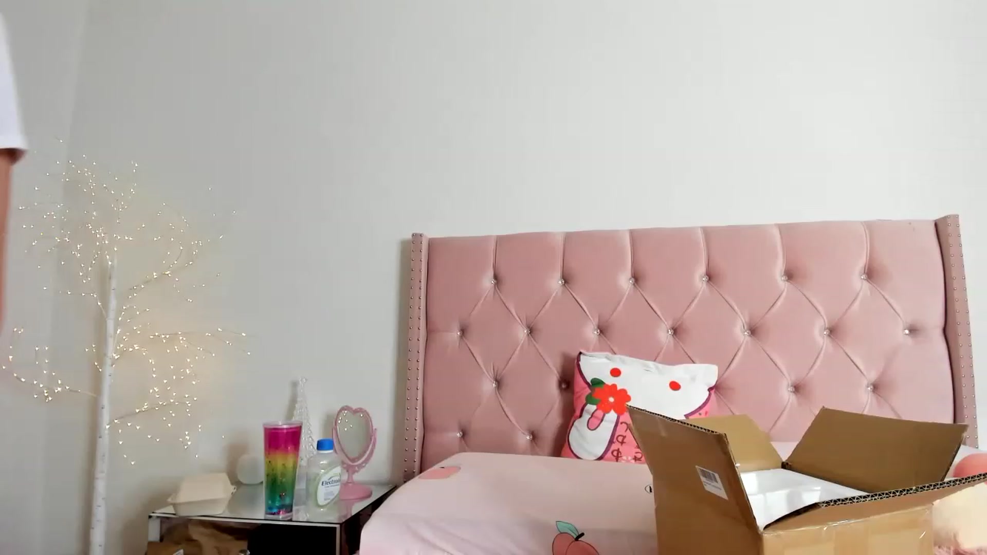 Gallery image thumbnail from Cherrycute666's myfreecams stream on, 12/24/2022, 07:05 image 6 of 20