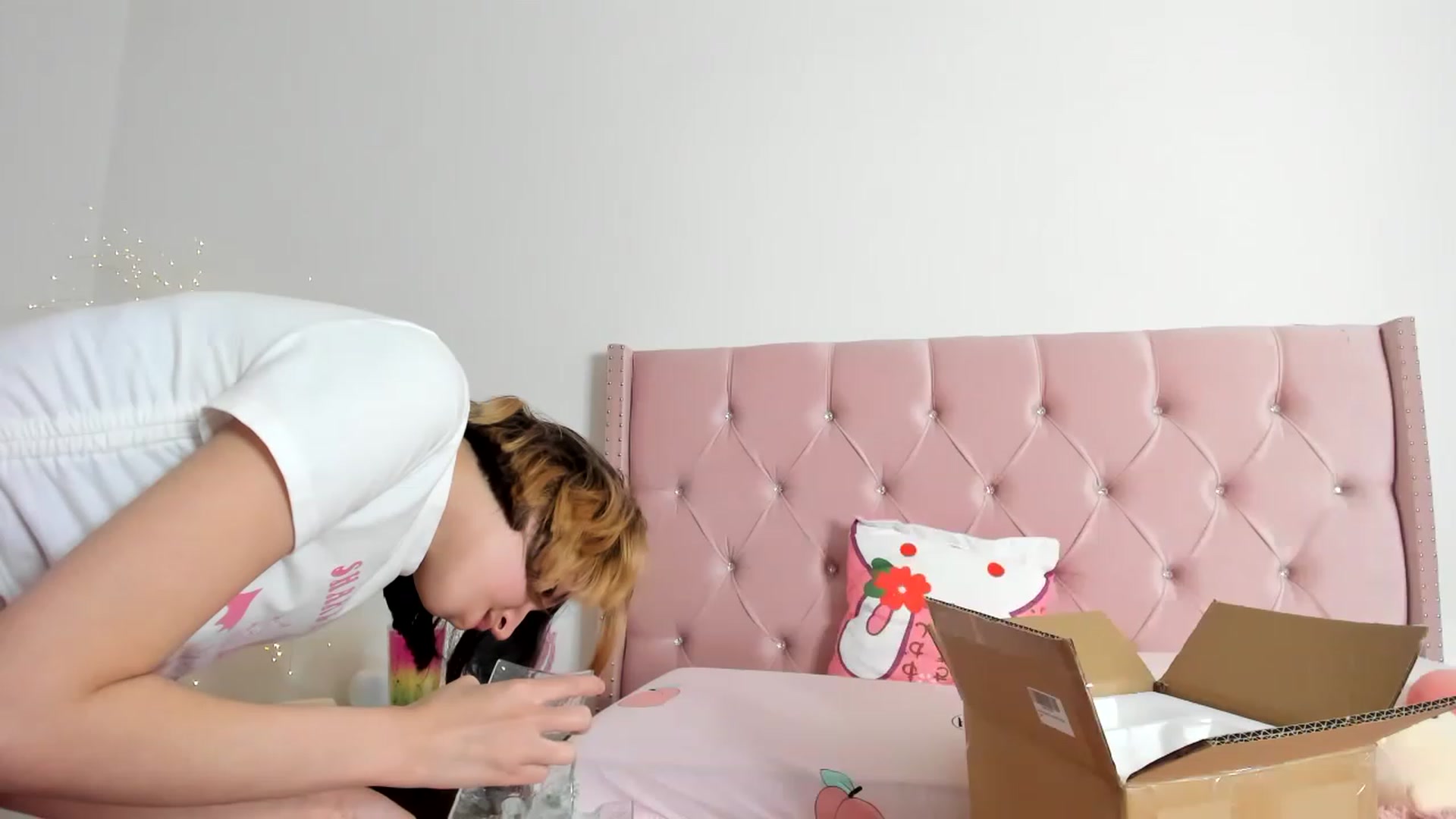 Gallery image thumbnail from Cherrycute666's myfreecams stream on, 12/24/2022, 07:05 image 8 of 20