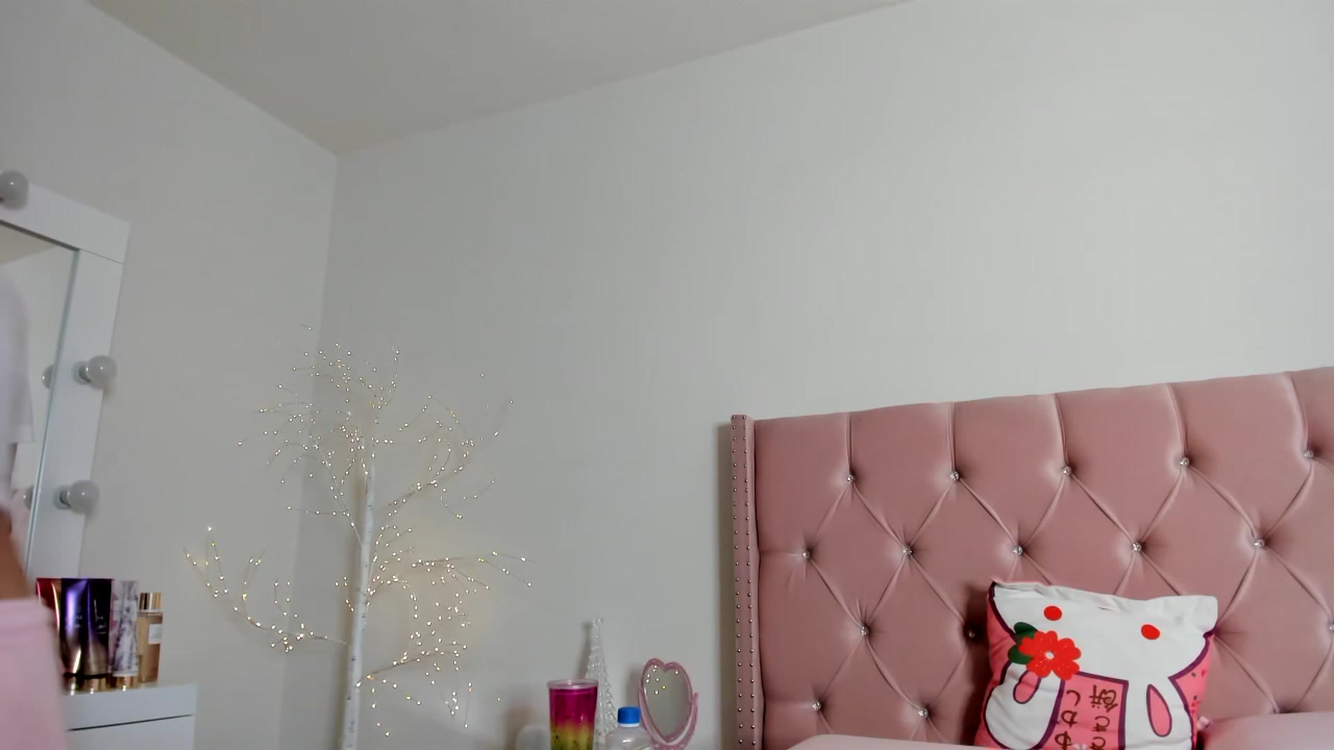 Gallery image thumbnail from Cherrycute666's myfreecams stream on, 12/24/2022, 07:05 image 18 of 20