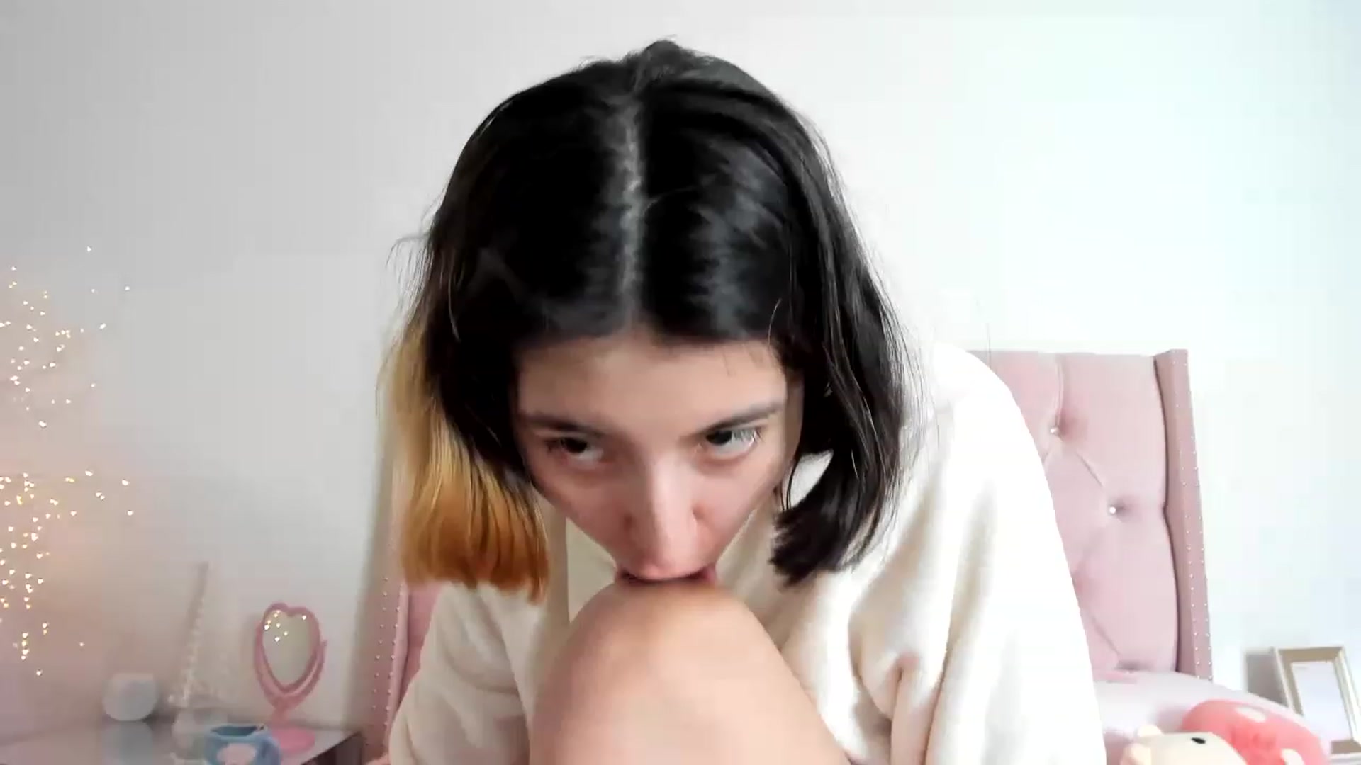 Gallery image thumbnail from Cherrycute666's myfreecams stream on, 12/24/2022, 14:55 image 3 of 20
