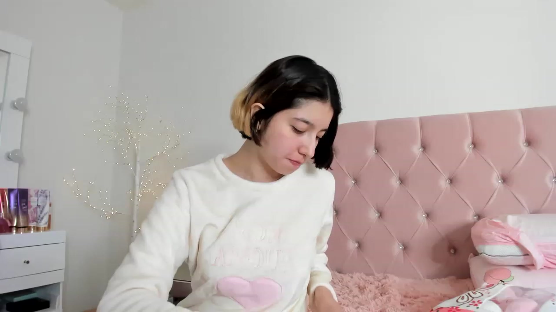 Gallery image thumbnail from Cherrycute666's myfreecams stream on, 12/24/2022, 14:55 image 20 of 20