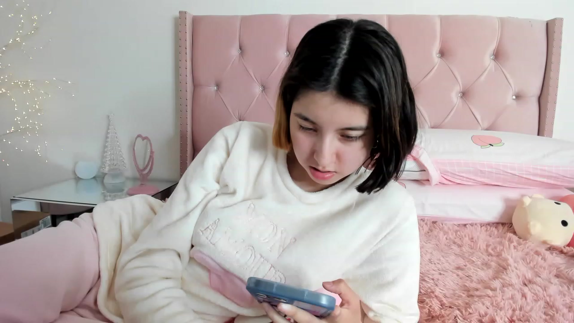Gallery image thumbnail from Cherrycute666's myfreecams stream on, 12/24/2022, 15:58 image 1 of 20
