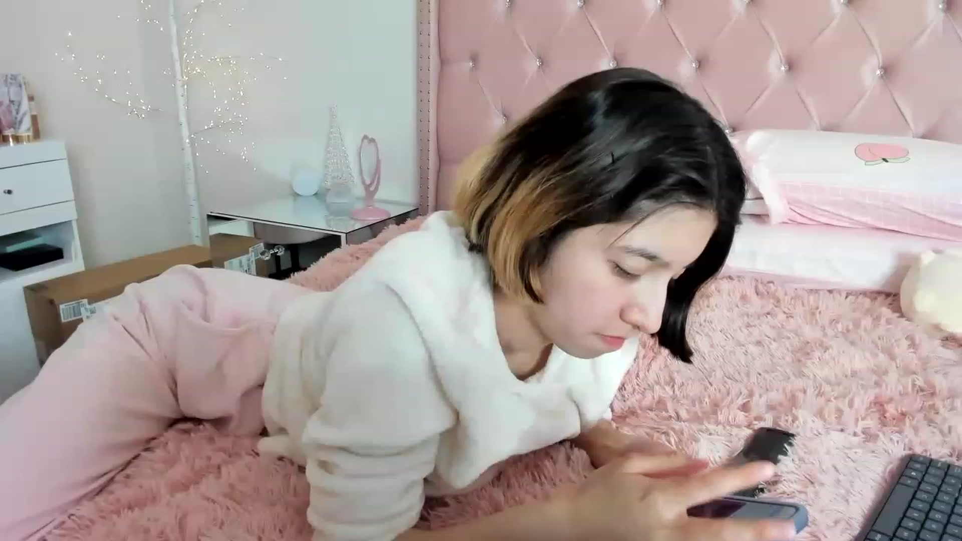 Gallery image thumbnail from Cherrycute666's myfreecams stream on, 12/24/2022, 15:58 image 18 of 20
