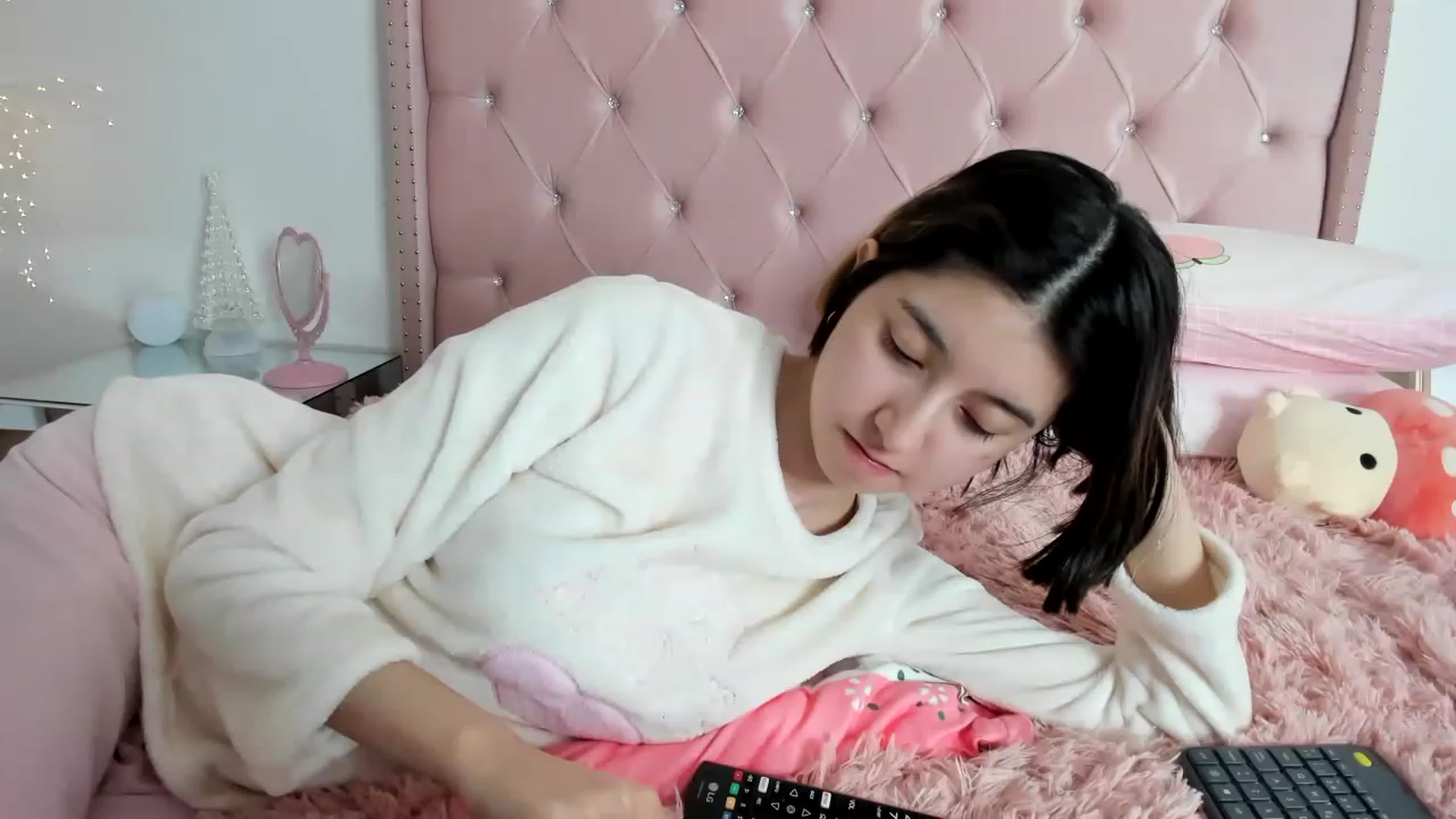 Gallery image thumbnail from Cherrycute666's myfreecams stream on, 12/24/2022, 15:58 image 4 of 20