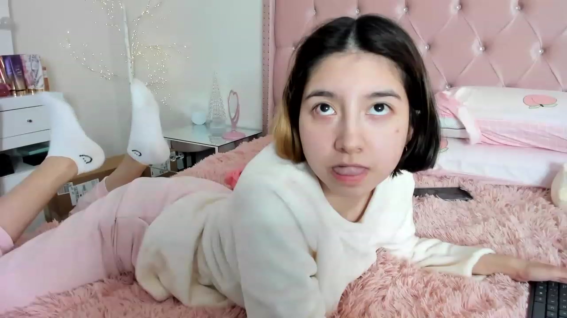 Gallery image thumbnail from Cherrycute666's myfreecams stream on, 12/24/2022, 15:58 image 6 of 20