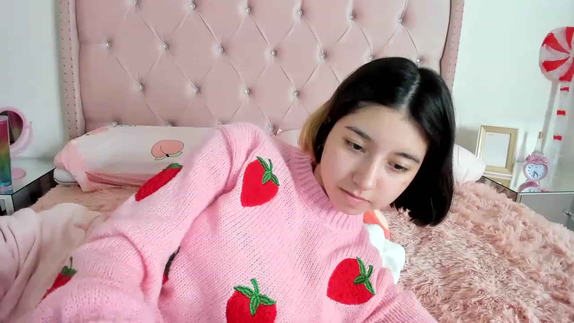 Gallery image thumbnail from Cherrycute666's myfreecams stream on, 12/25/2022, 23:57 image 19 of 20