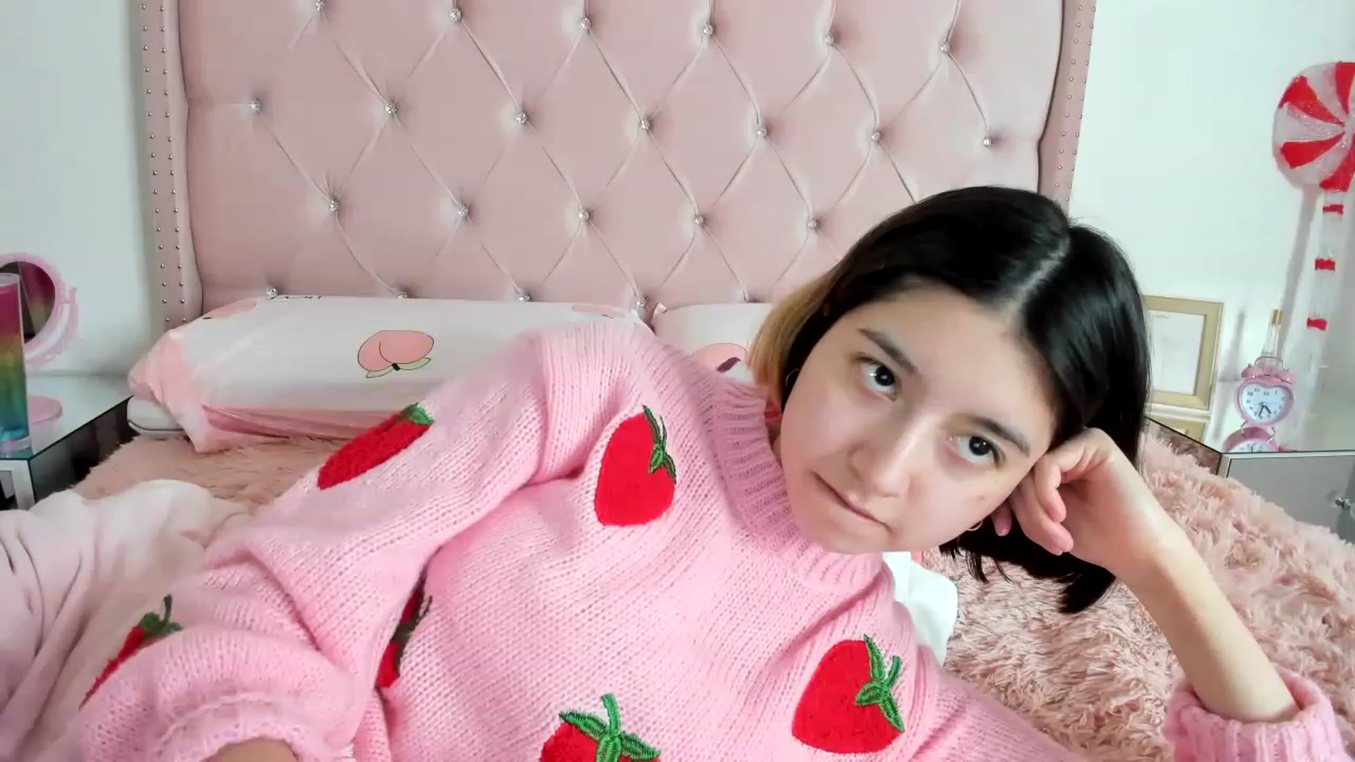 Gallery image thumbnail from Cherrycute666's myfreecams stream on, 12/25/2022, 23:57 image 20 of 20