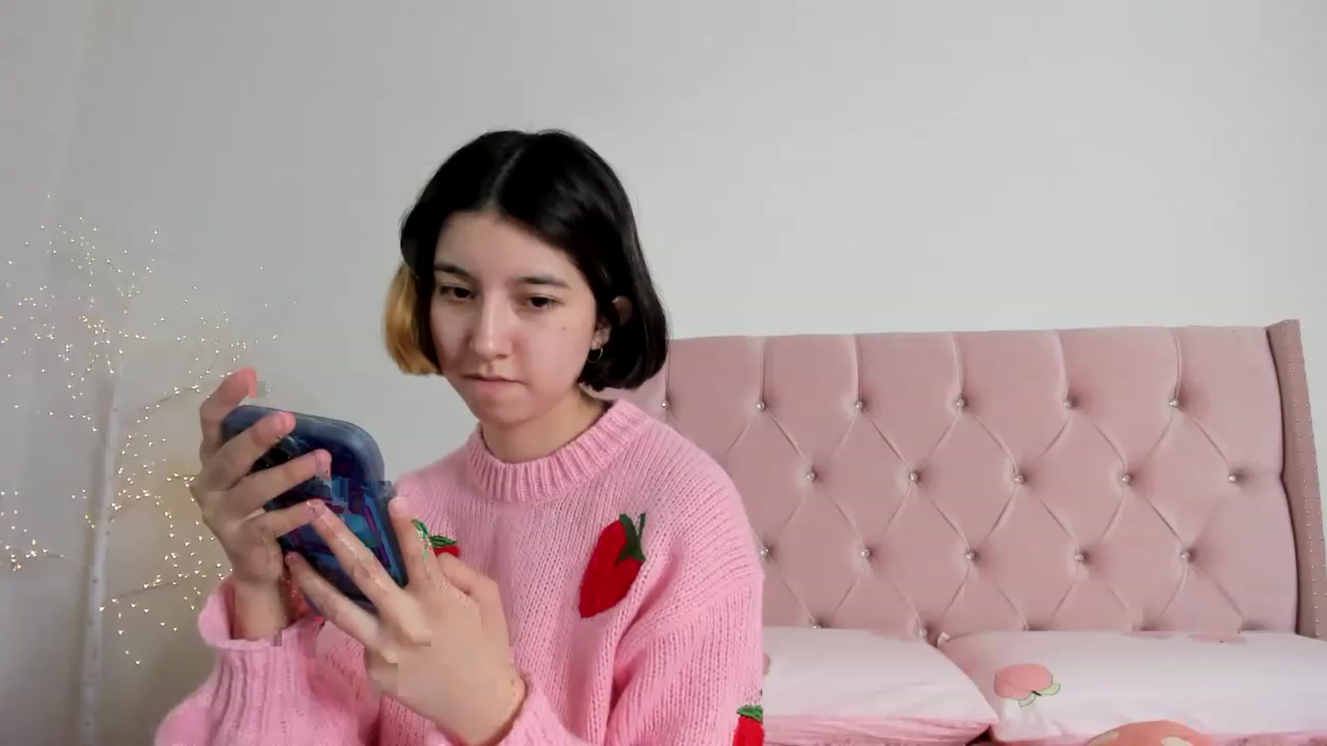 Gallery image thumbnail from Cherrycute666's myfreecams stream on, 12/26/2022, 01:42 image 16 of 20