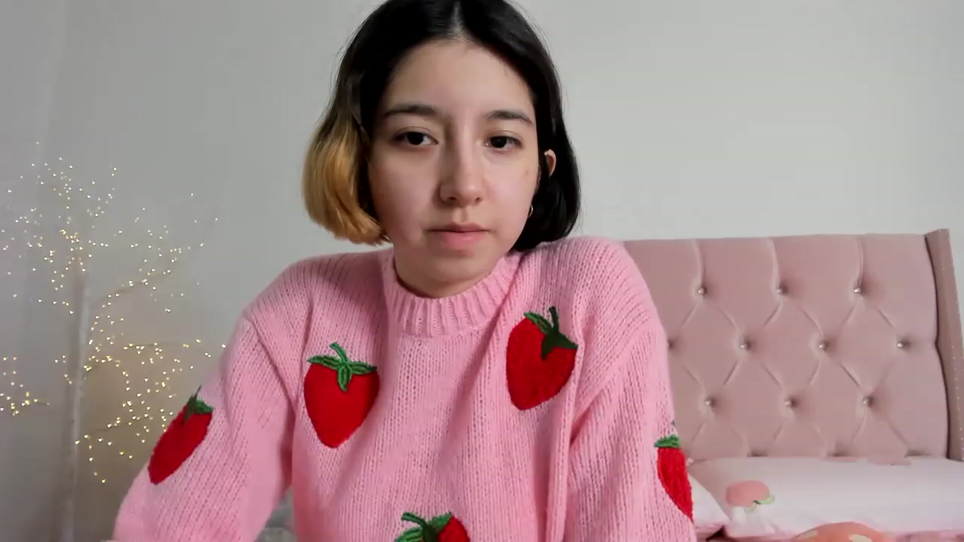 Gallery image thumbnail from Cherrycute666's myfreecams stream on, 12/26/2022, 01:42 image 15 of 20