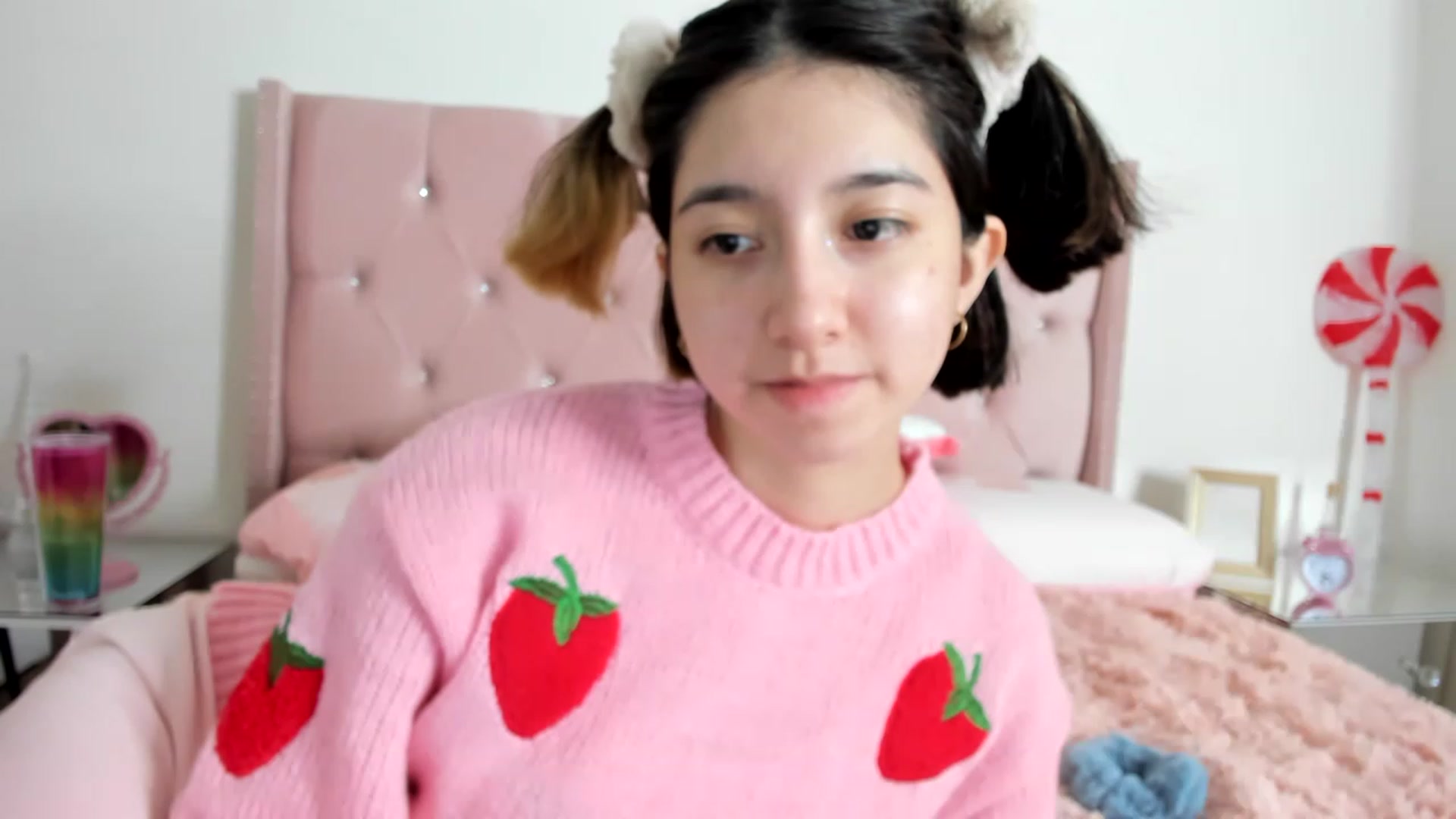 Gallery image thumbnail from Cherrycute666's myfreecams stream on, 12/26/2022, 04:35 image 19 of 20