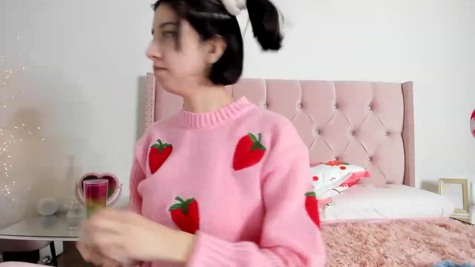 Gallery image thumbnail from Cherrycute666's myfreecams stream on, 12/26/2022, 04:35 image 18 of 20