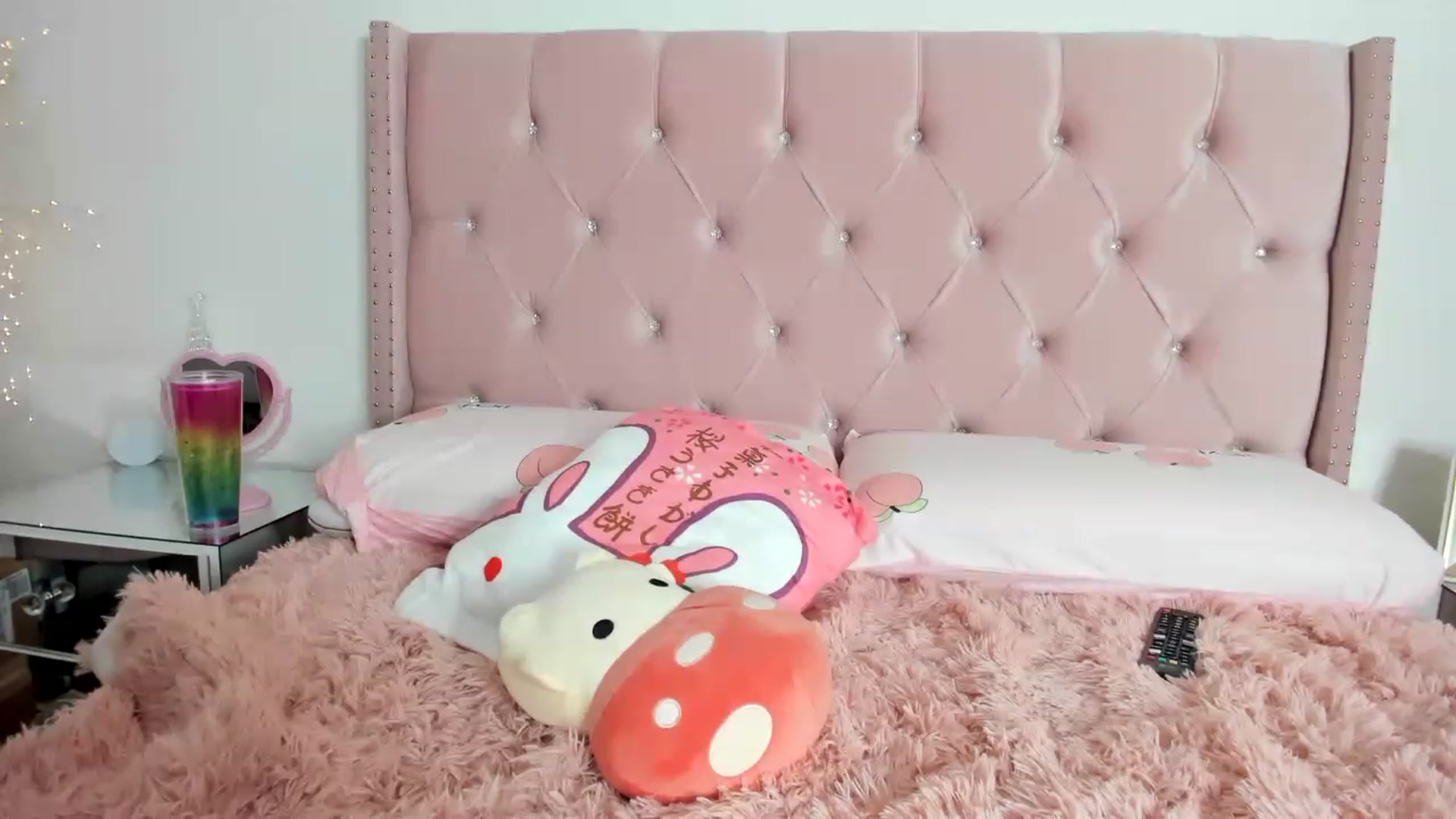 Gallery image thumbnail from Cherrycute666's myfreecams stream on, 12/26/2022, 04:35 image 7 of 20