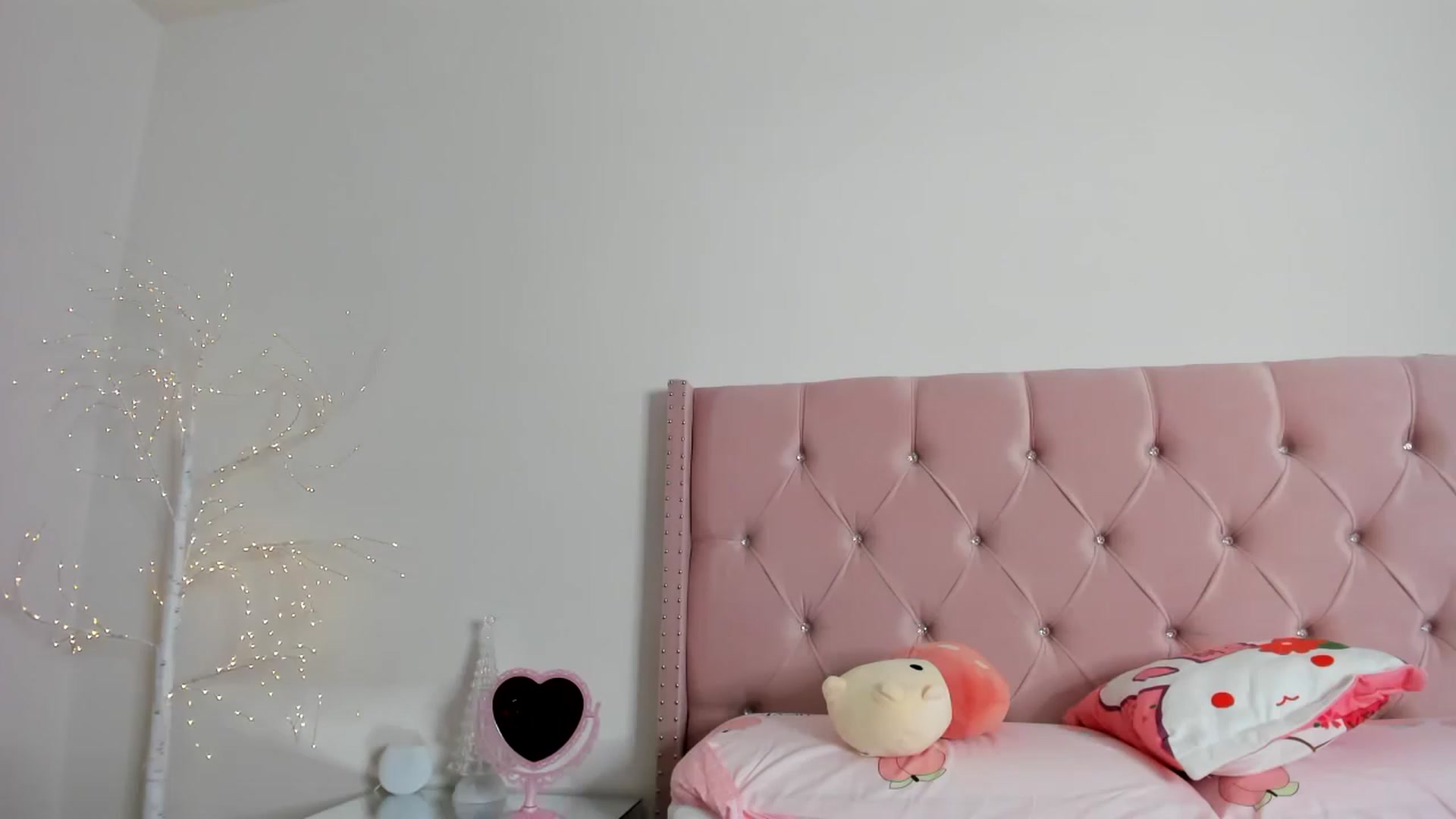 Gallery image thumbnail from Cherrycute666's myfreecams stream on, 12/26/2022, 04:35 image 14 of 20