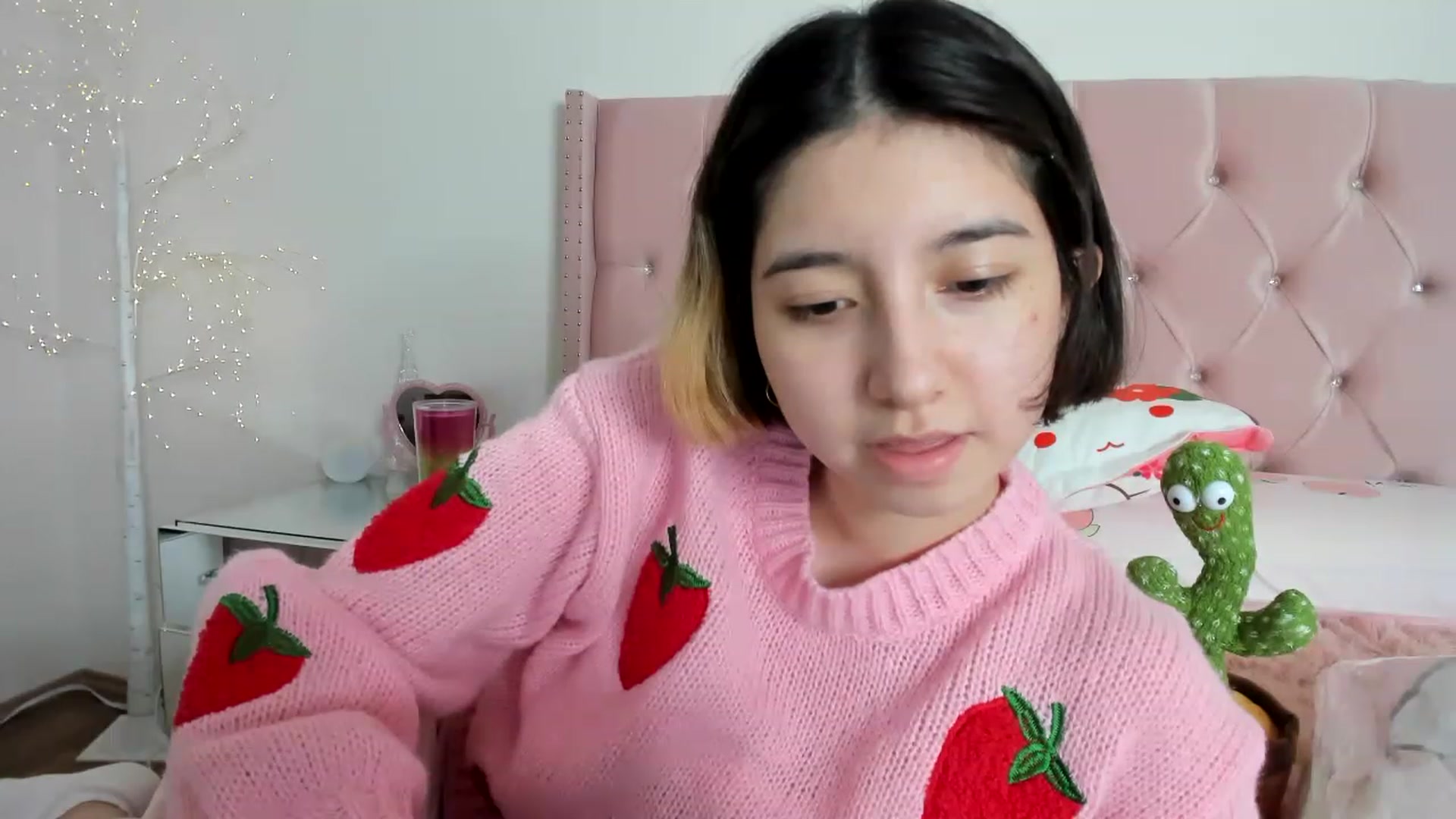 Gallery image thumbnail from Cherrycute666's myfreecams stream on, 12/26/2022, 06:51 image 7 of 20