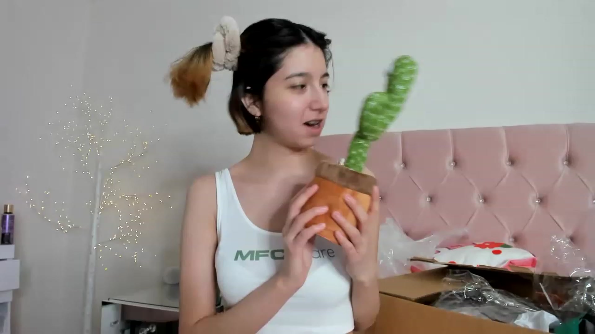 Gallery image thumbnail from Cherrycute666's myfreecams stream on, 12/26/2022, 06:51 image 3 of 20