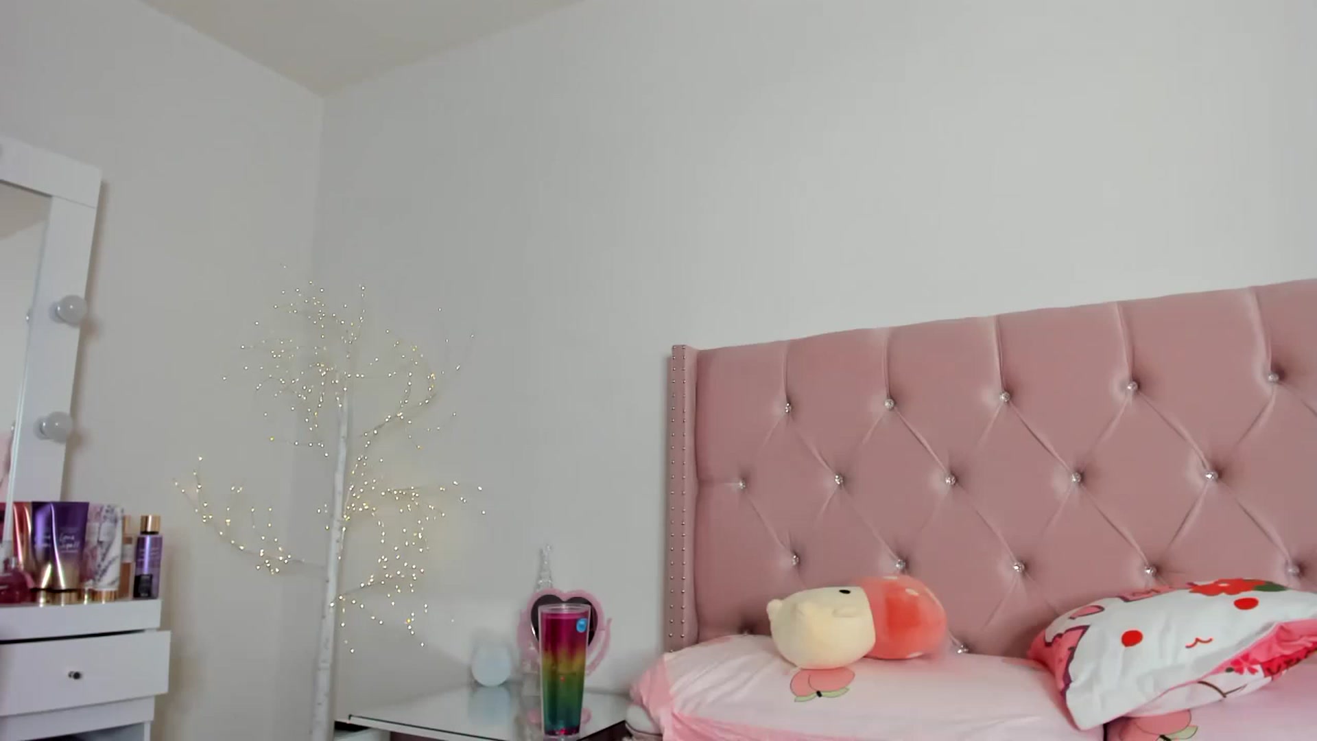 Gallery image thumbnail from Cherrycute666's myfreecams stream on, 12/26/2022, 06:51 image 11 of 20
