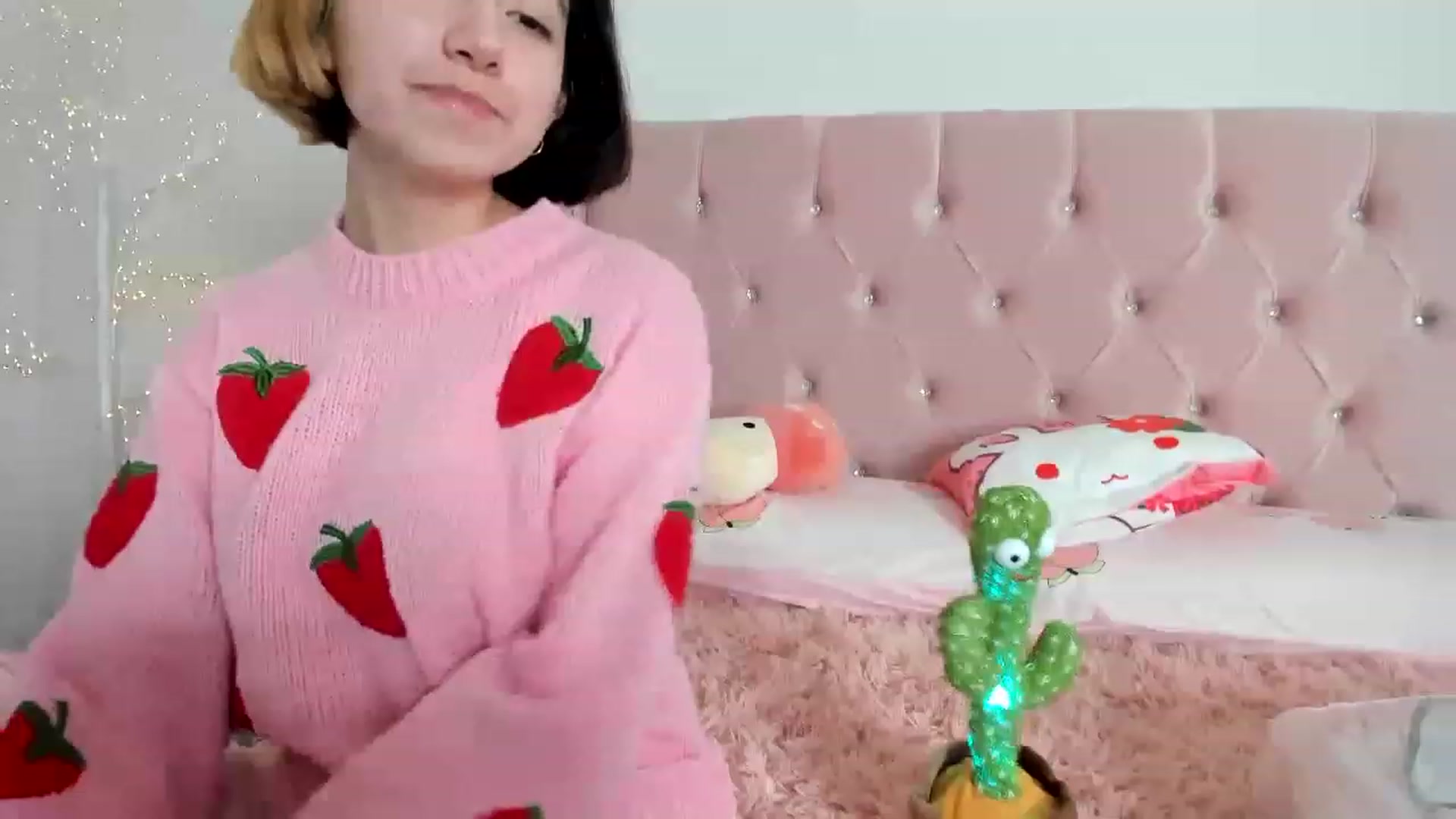 Gallery image thumbnail from Cherrycute666's myfreecams stream on, 12/26/2022, 06:51 image 5 of 20