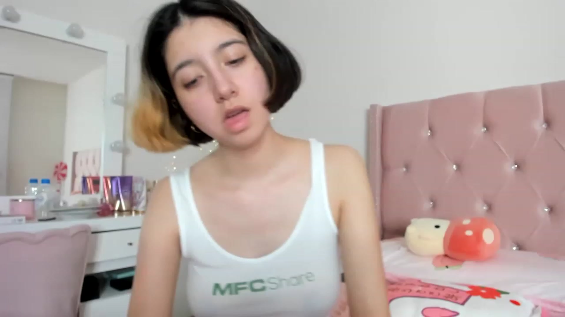 Gallery image thumbnail from Cherrycute666's myfreecams stream on, 12/26/2022, 07:20 image 15 of 20