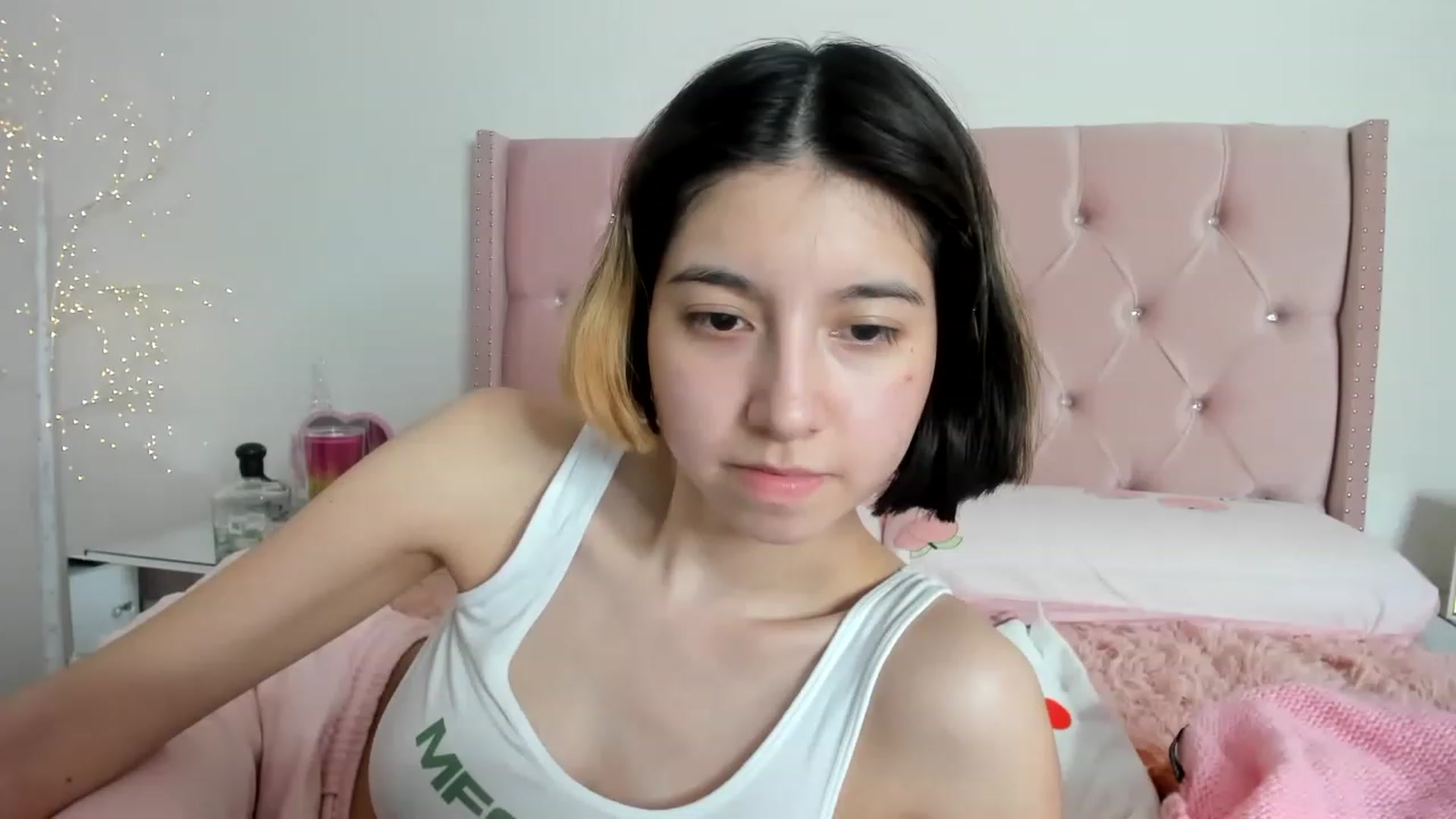 Gallery image thumbnail from Cherrycute666's myfreecams stream on, 12/26/2022, 07:41 image 17 of 20