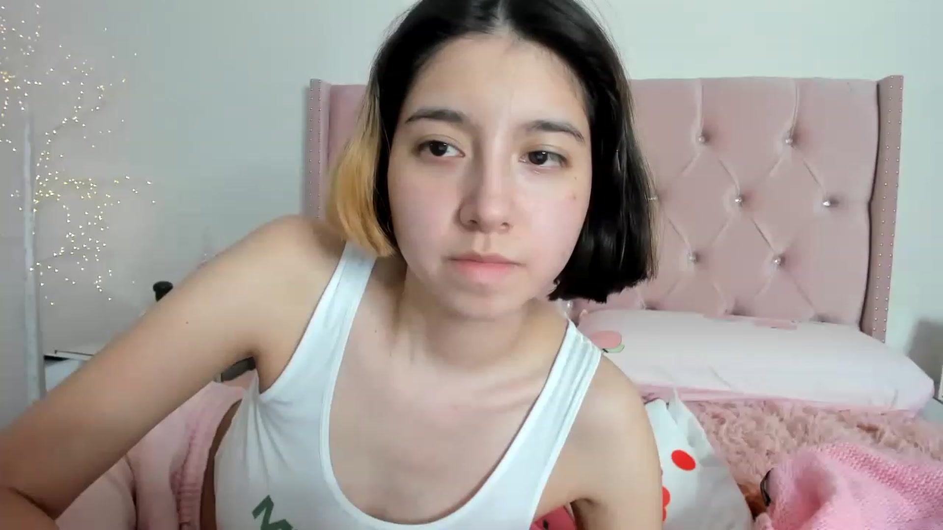 Gallery image thumbnail from Cherrycute666's myfreecams stream on, 12/26/2022, 07:41 image 16 of 20