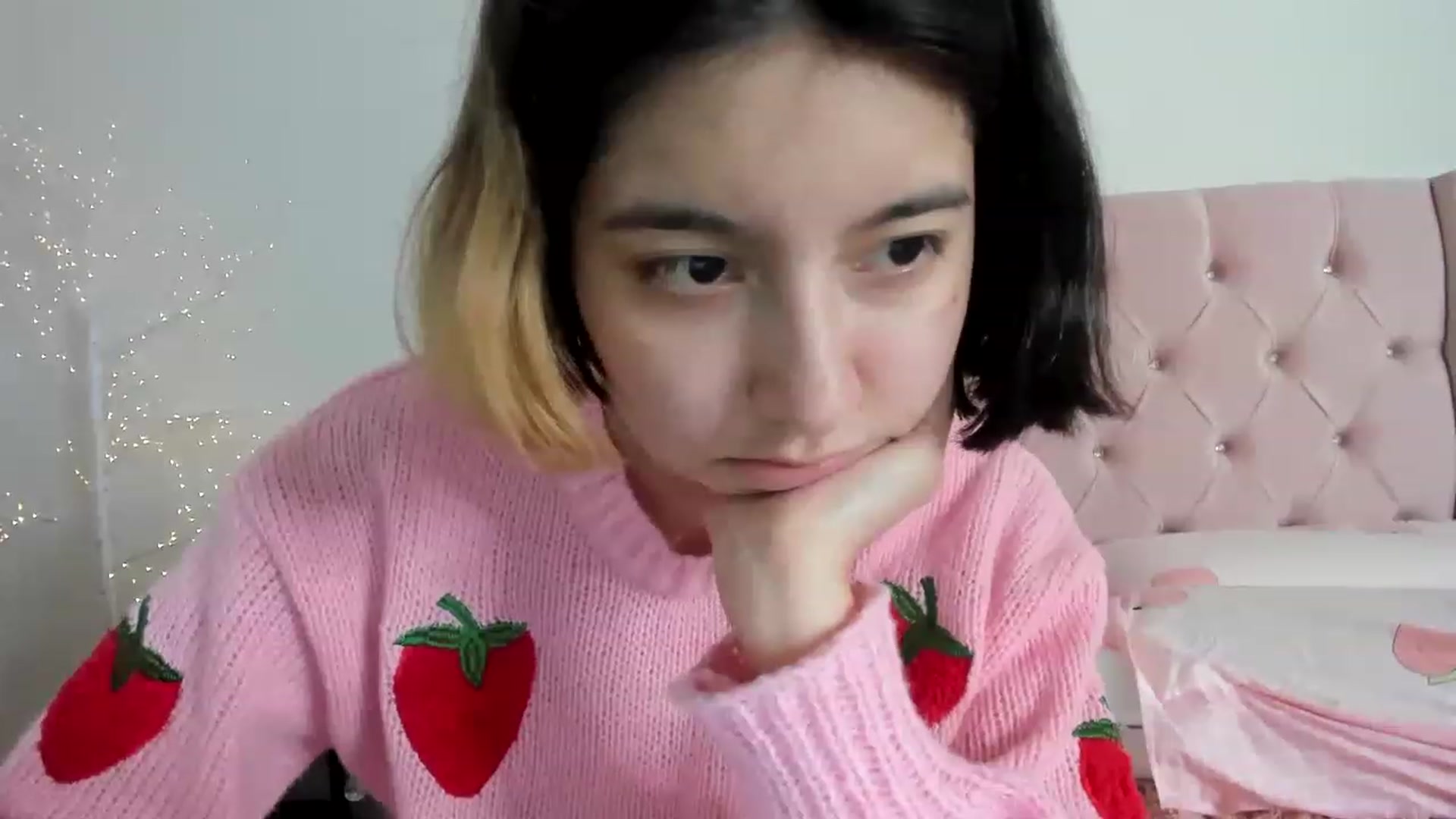 Gallery image thumbnail from Cherrycute666's myfreecams stream on, 12/26/2022, 12:58 image 9 of 20