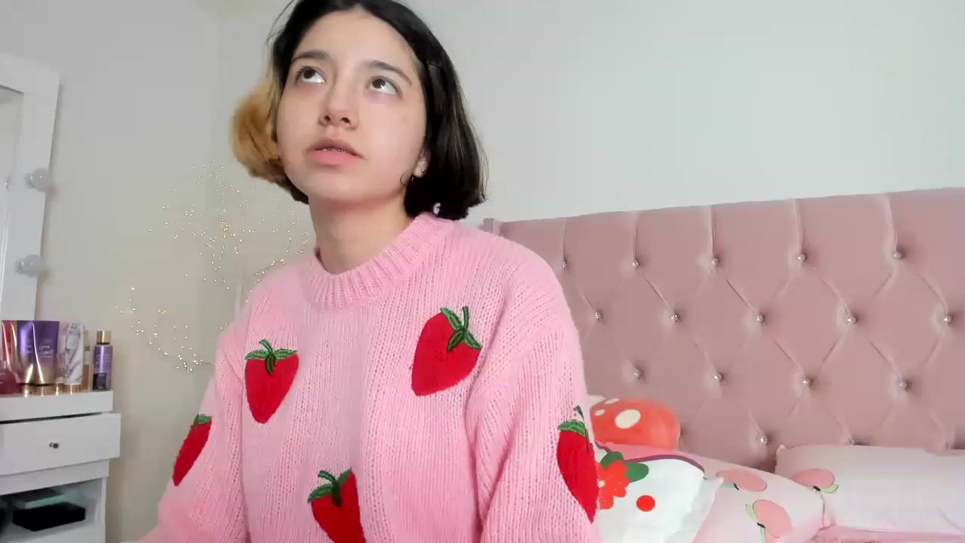 Gallery image thumbnail from Cherrycute666's myfreecams stream on, 12/26/2022, 12:58 image 1 of 20