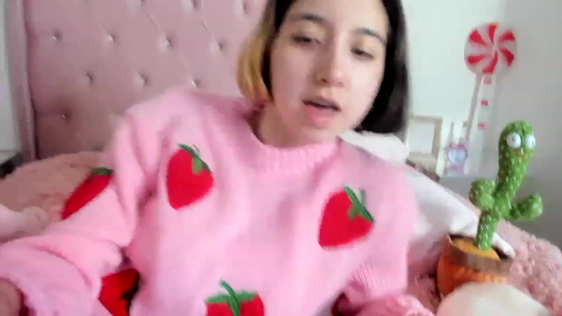 Gallery image thumbnail from Cherrycute666's myfreecams stream on, 12/26/2022, 12:58 image 5 of 20