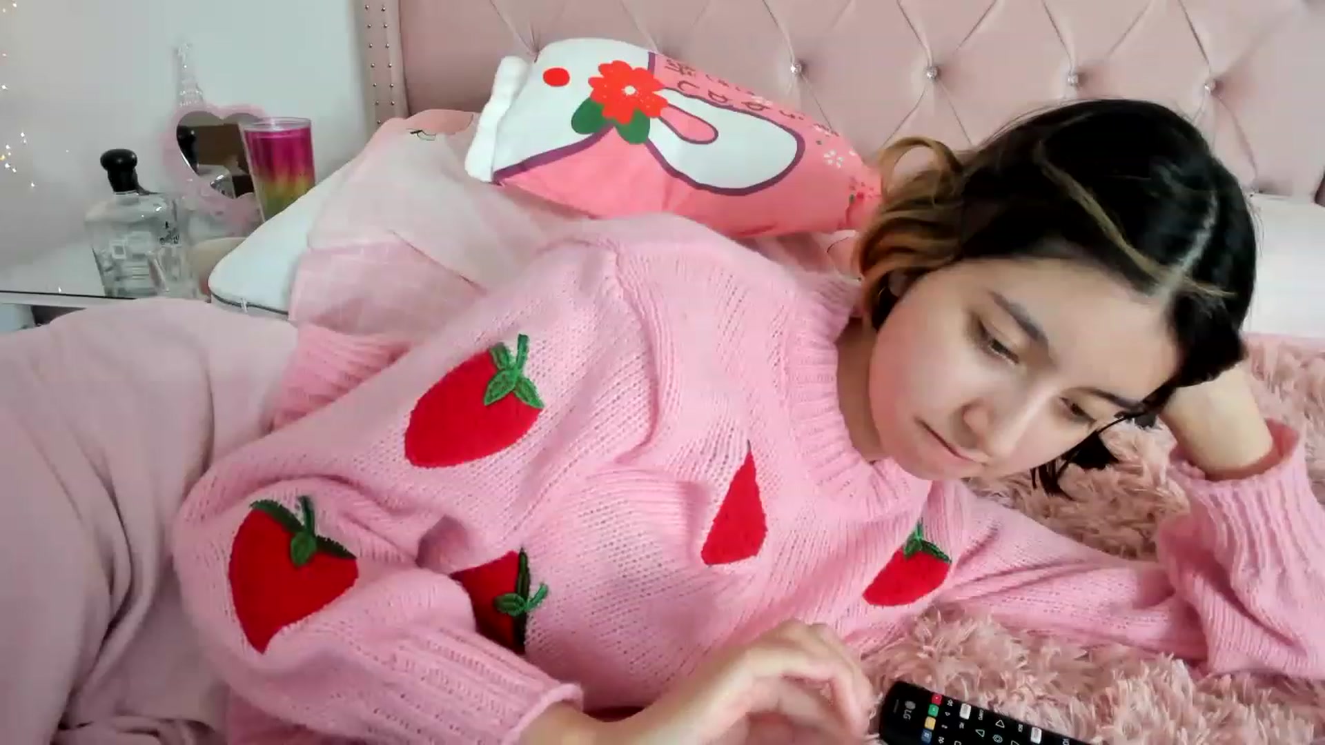 Gallery image thumbnail from Cherrycute666's myfreecams stream on, 12/26/2022, 12:58 image 17 of 20