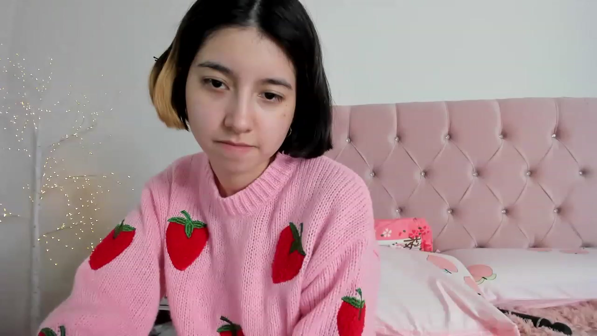 Gallery image thumbnail from Cherrycute666's myfreecams stream on, 12/26/2022, 13:21 image 12 of 20