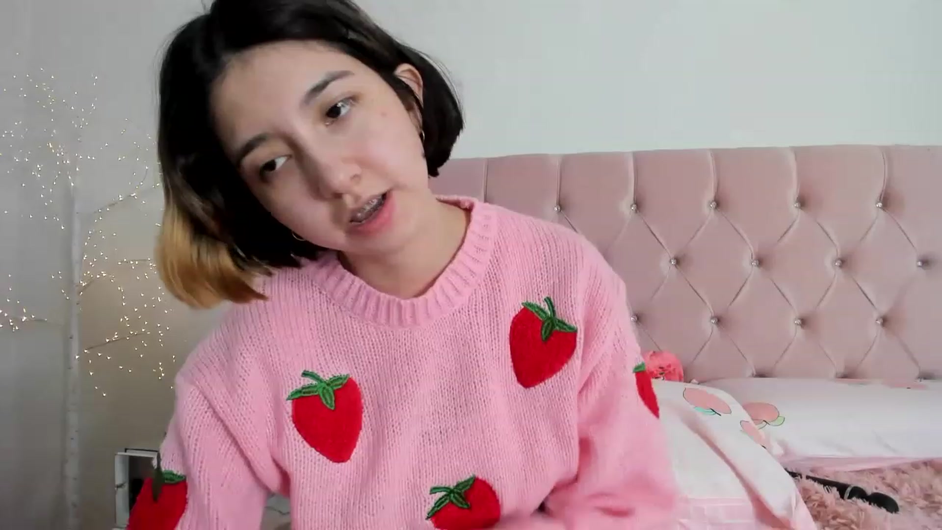Gallery image thumbnail from Cherrycute666's myfreecams stream on, 12/26/2022, 13:21 image 15 of 20
