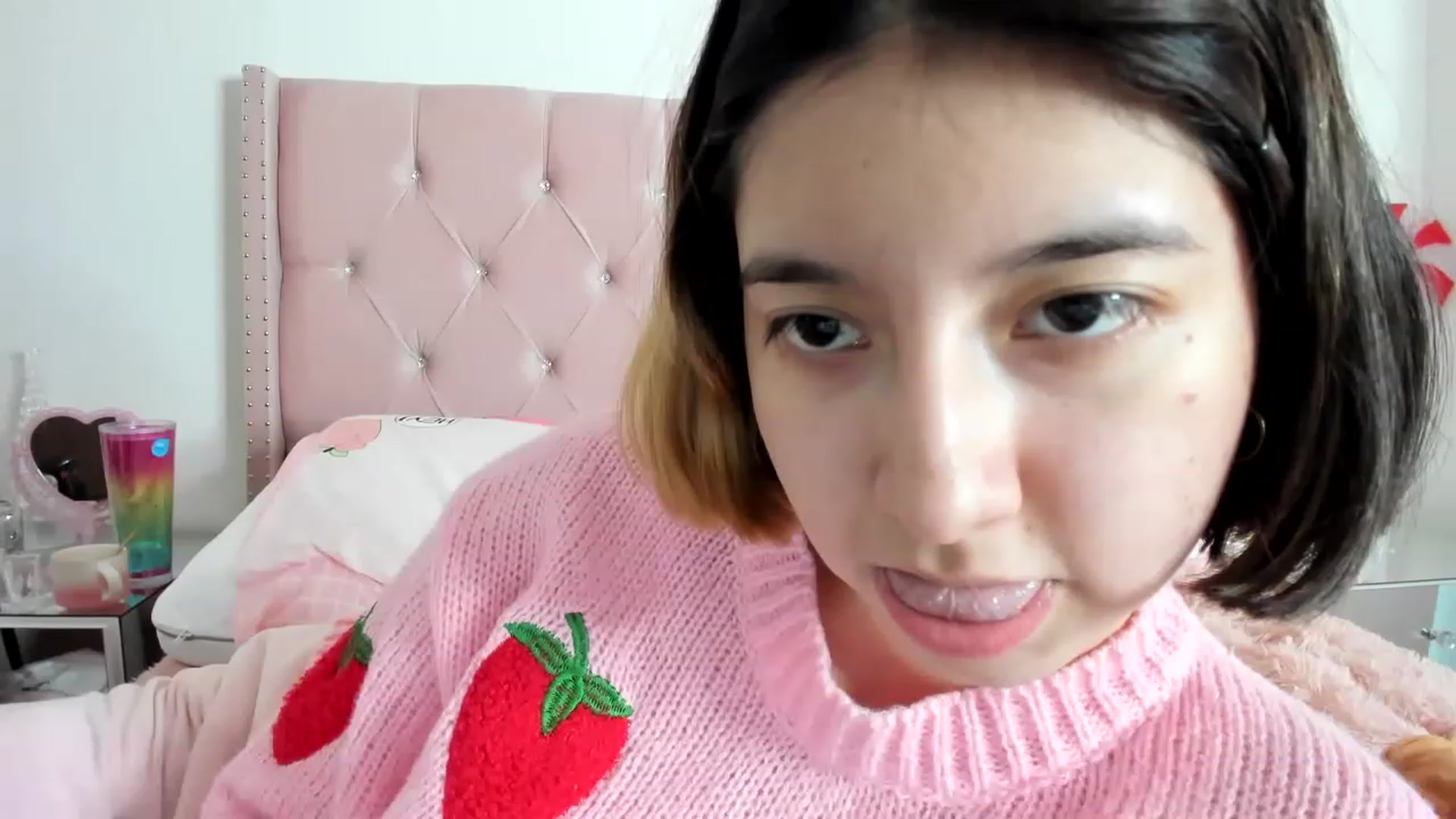 Gallery image thumbnail from Cherrycute666's myfreecams stream on, 12/26/2022, 13:21 image 19 of 20