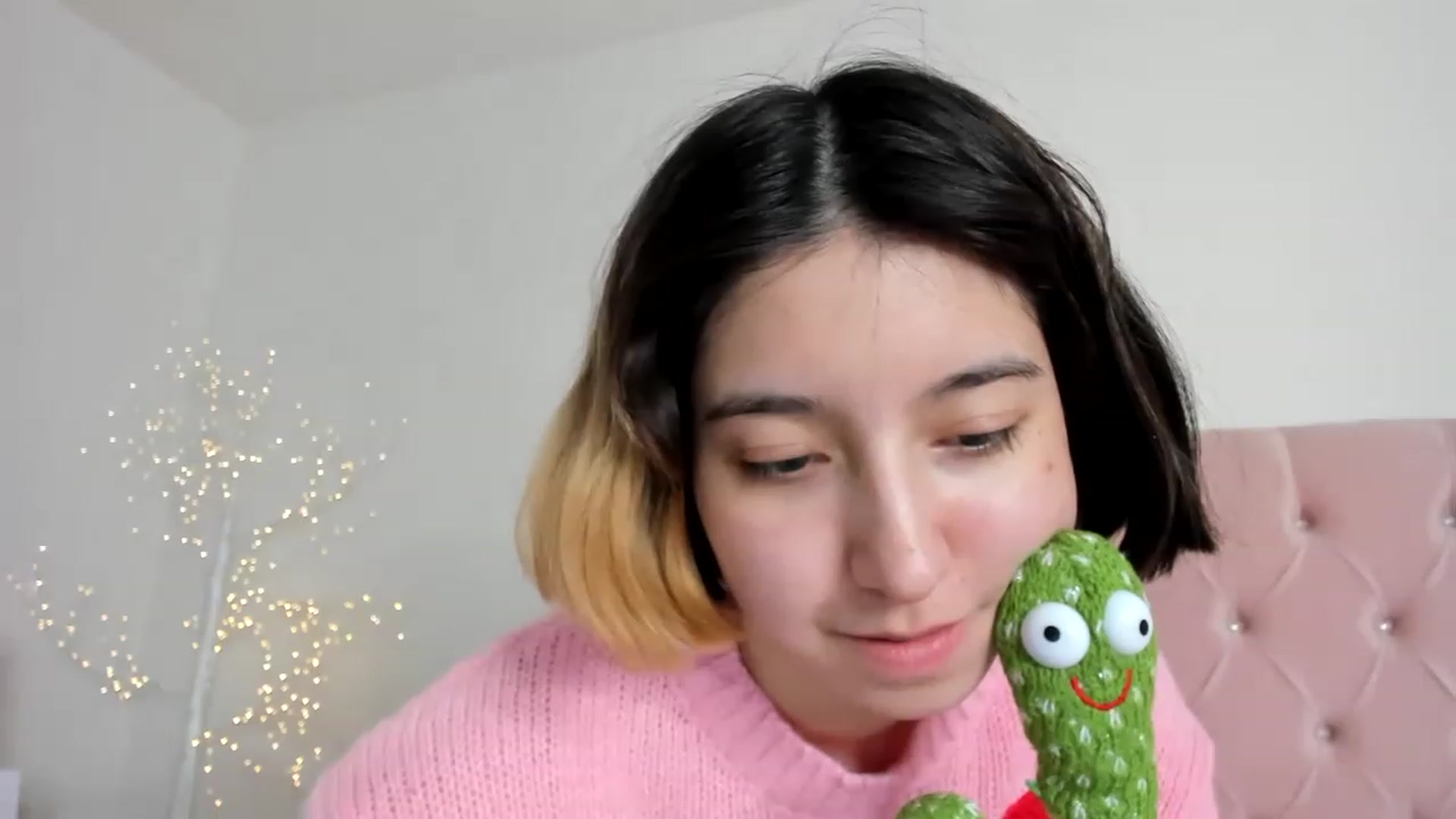 Gallery image thumbnail from Cherrycute666's myfreecams stream on, 12/26/2022, 13:21 image 5 of 20