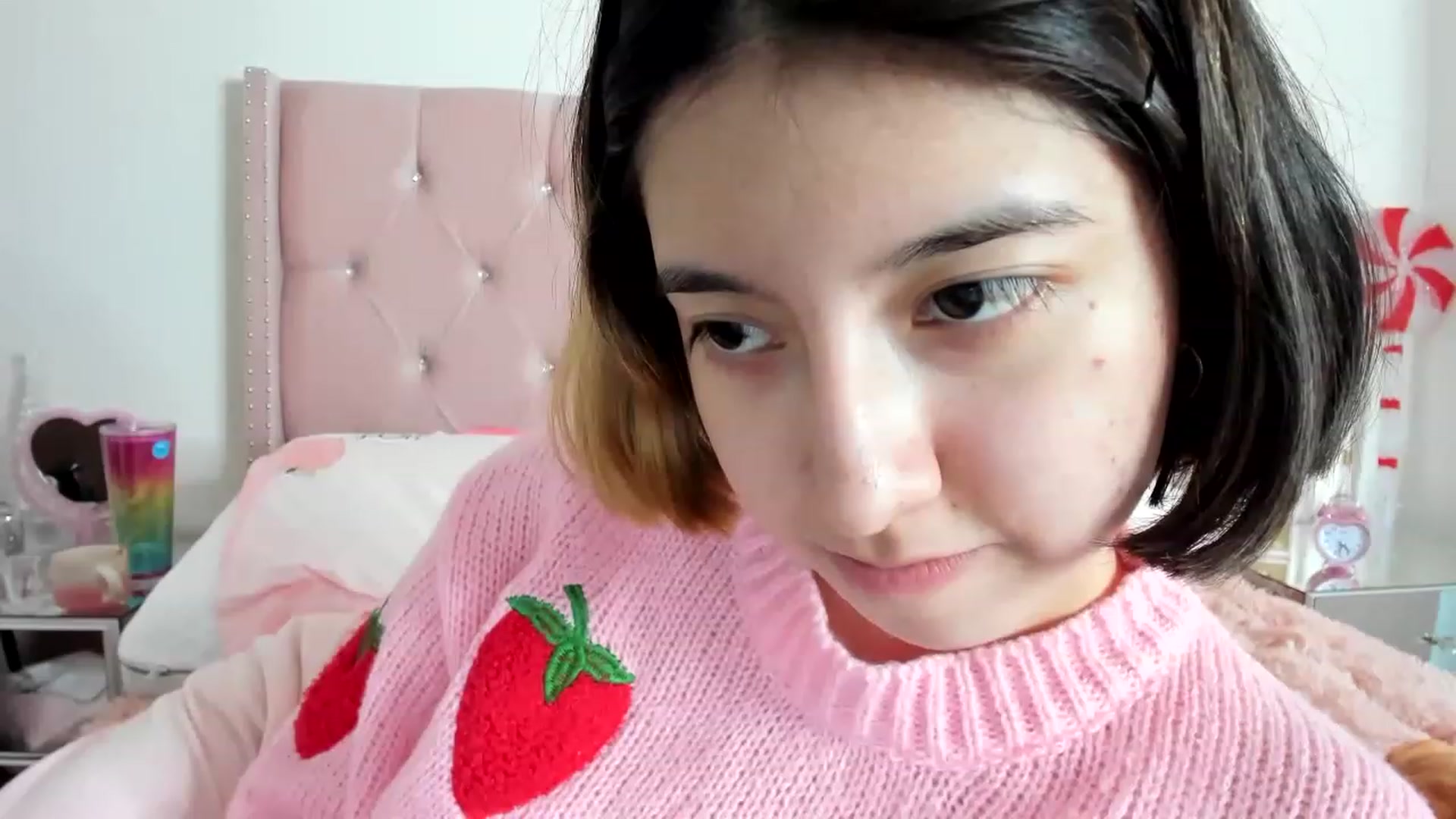 Gallery image thumbnail from Cherrycute666's myfreecams stream on, 12/26/2022, 13:21 image 18 of 20