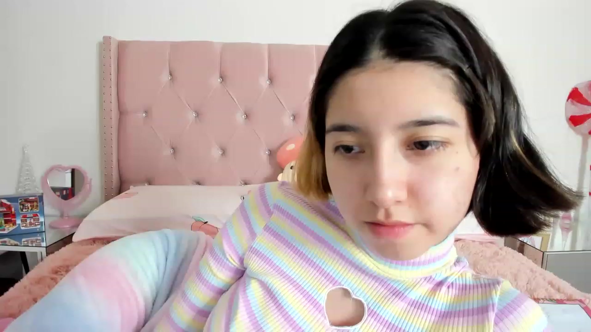 Gallery image thumbnail from Cherrycute666's myfreecams stream on, 12/27/2022, 01:54 image 6 of 20