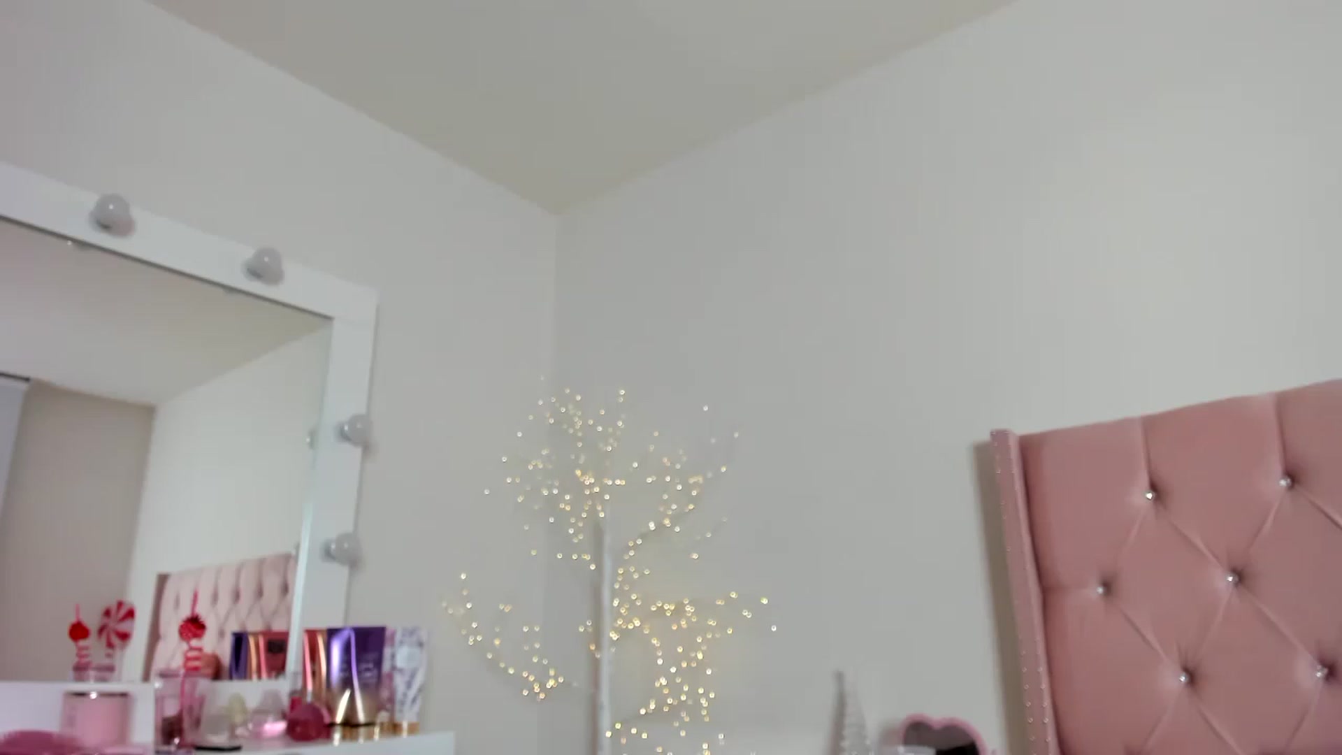 Gallery image thumbnail from Cherrycute666's myfreecams stream on, 12/27/2022, 03:54 image 13 of 20