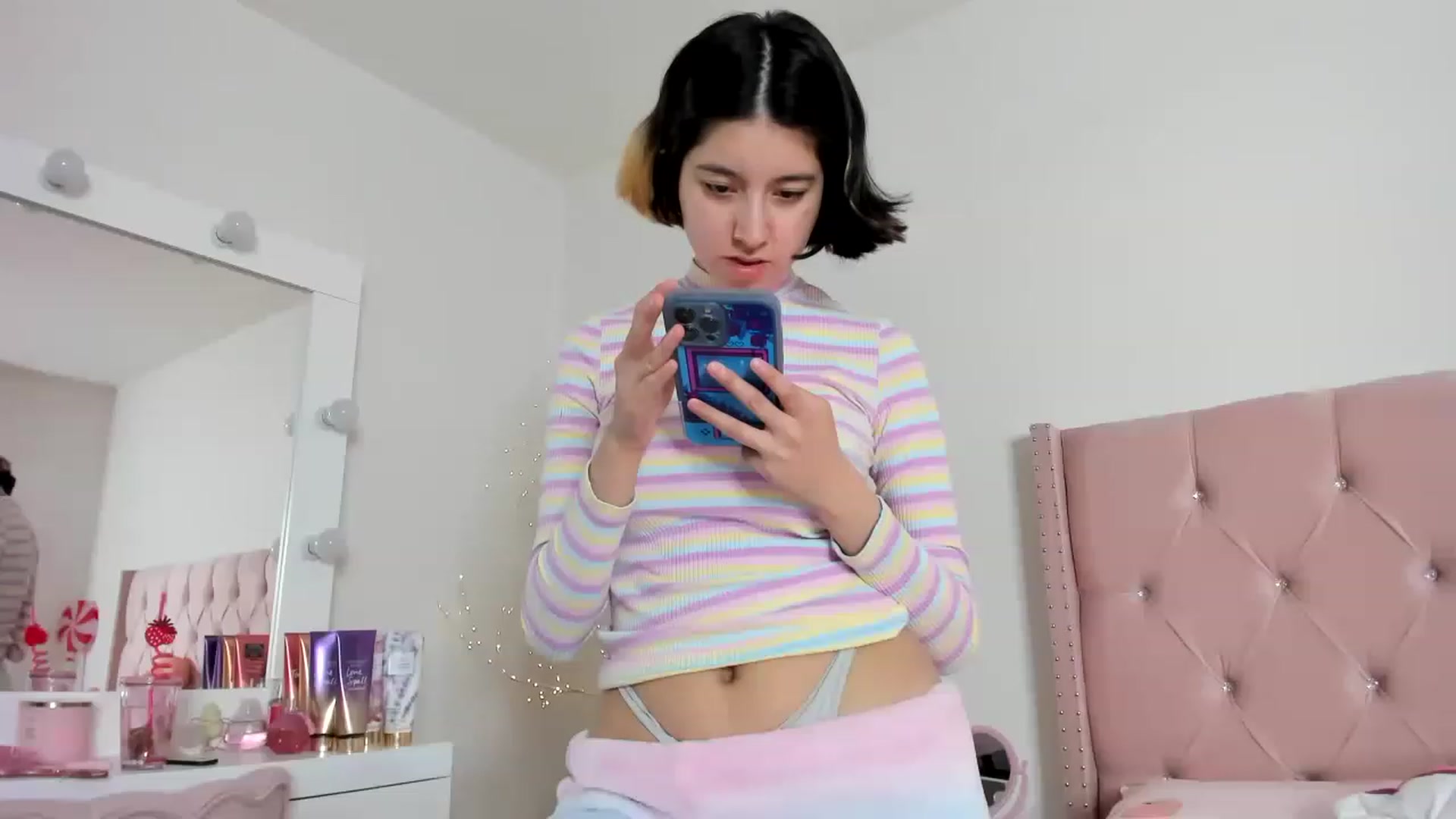 Gallery image thumbnail from Cherrycute666's myfreecams stream on, 12/27/2022, 03:54 image 12 of 20