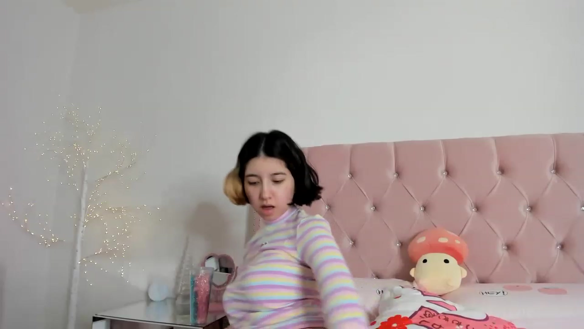 Gallery image thumbnail from Cherrycute666's myfreecams stream on, 12/27/2022, 09:12 image 6 of 20