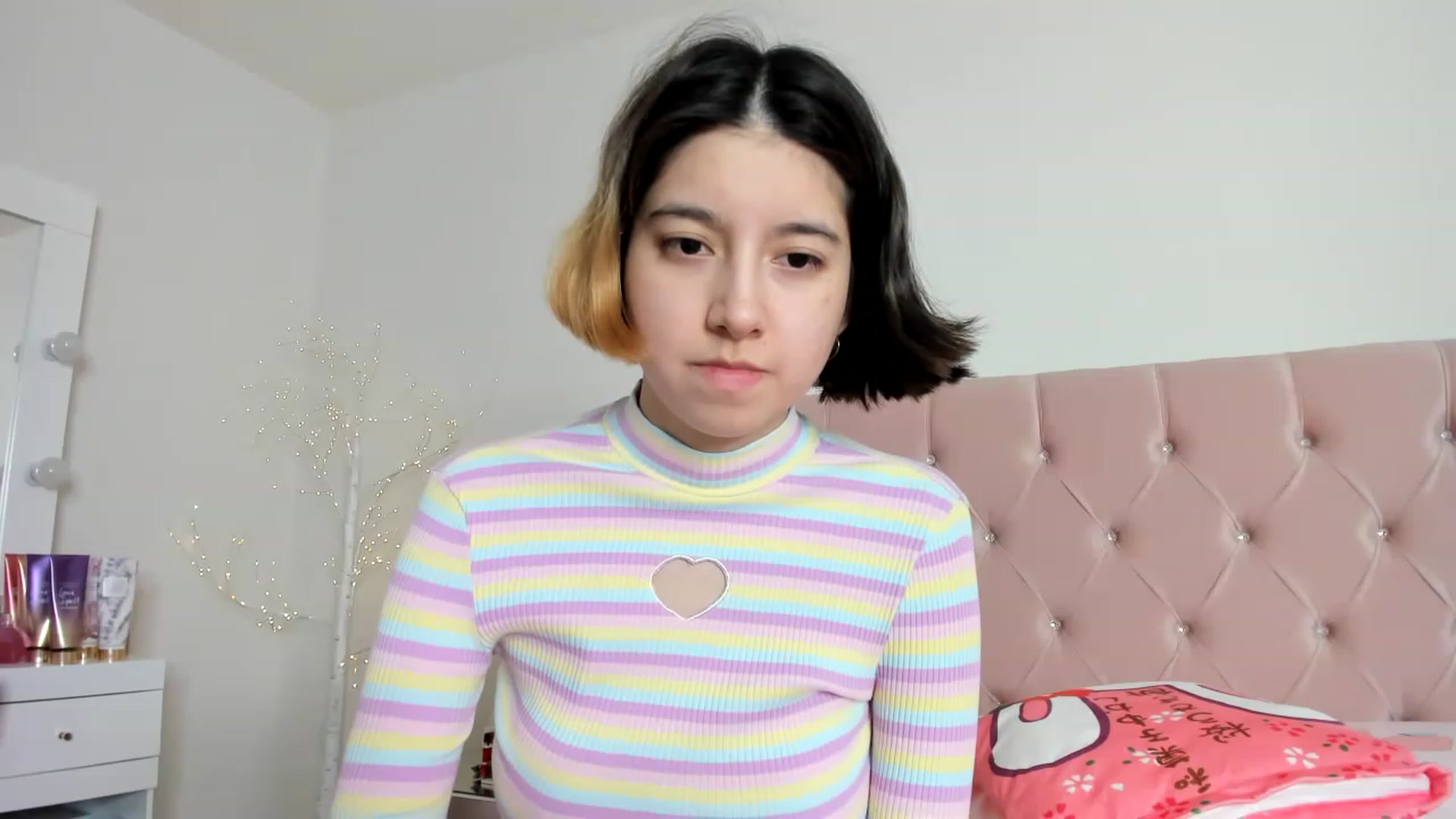 Gallery image thumbnail from Cherrycute666's myfreecams stream on, 12/27/2022, 15:14 image 3 of 20