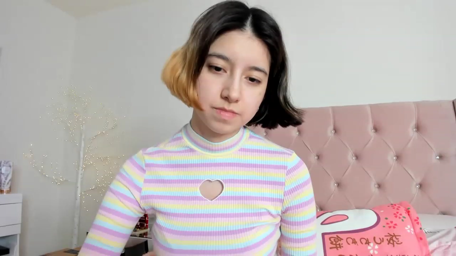 Gallery image thumbnail from Cherrycute666's myfreecams stream on, 12/27/2022, 15:14 image 18 of 20
