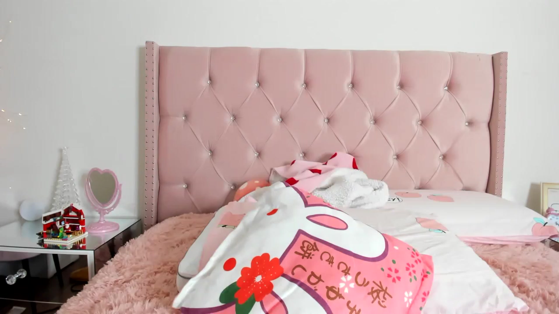 Gallery image thumbnail from Cherrycute666's myfreecams stream on, 12/28/2022, 24:01 image 7 of 20