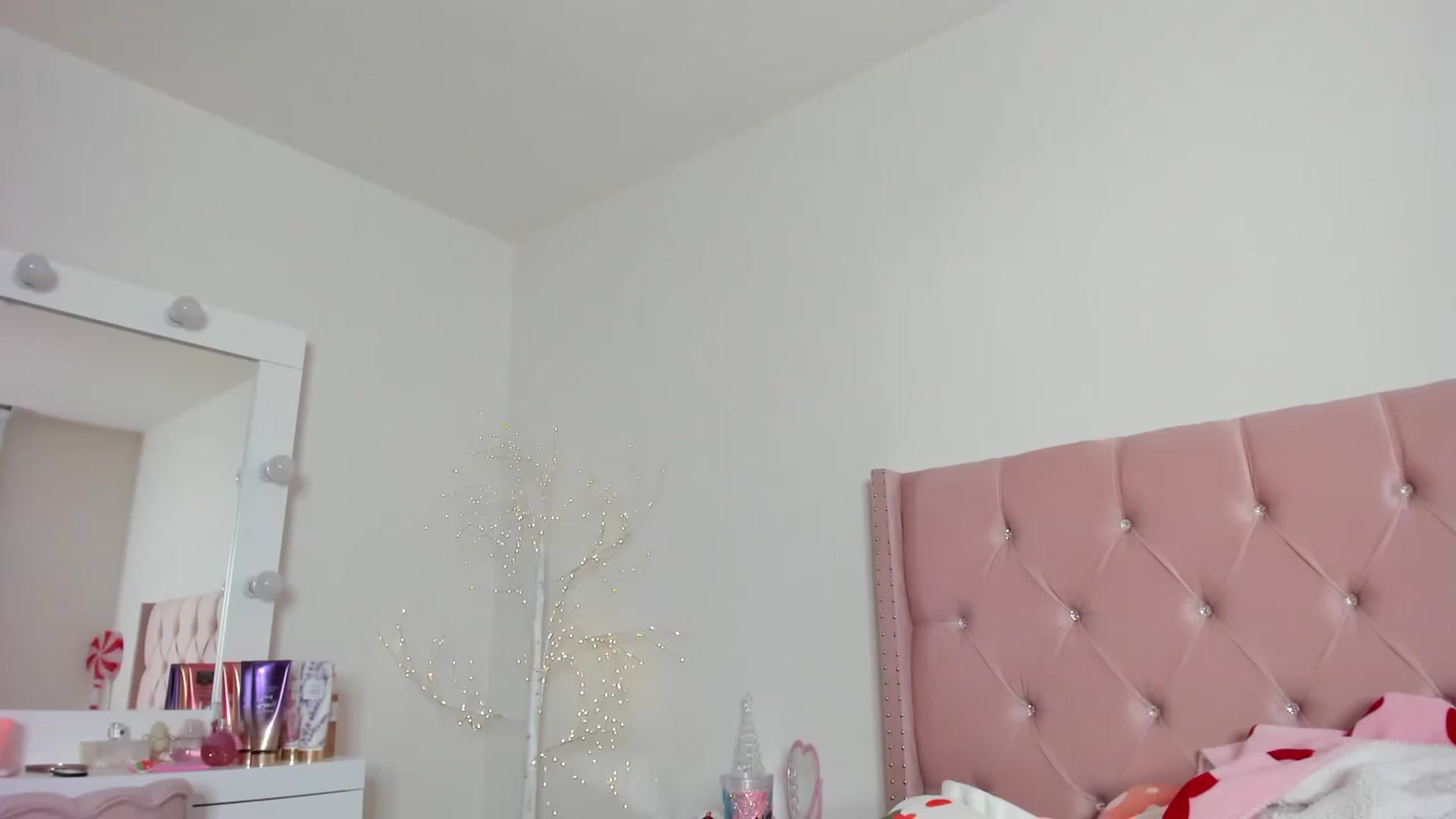 Gallery image thumbnail from Cherrycute666's myfreecams stream on, 12/28/2022, 03:55 image 6 of 20