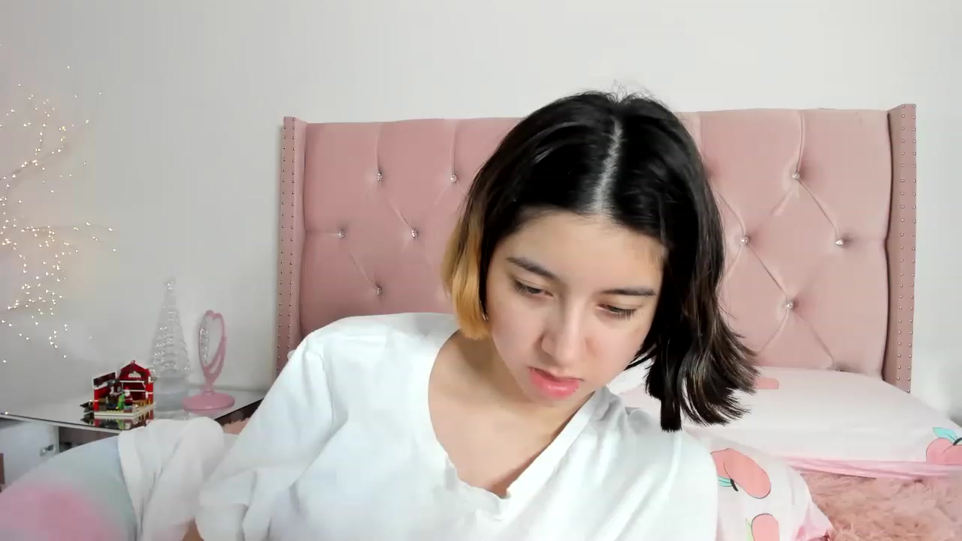 Gallery image thumbnail from Cherrycute666's myfreecams stream on, 12/28/2022, 03:55 image 16 of 20