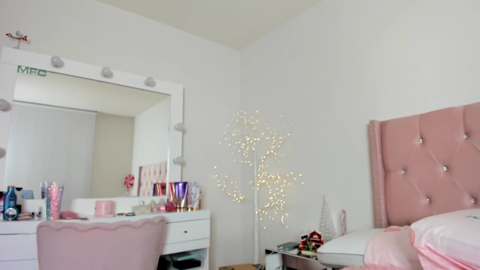 Gallery image thumbnail from Cherrycute666's myfreecams stream on, 12/28/2022, 15:13 image 6 of 20