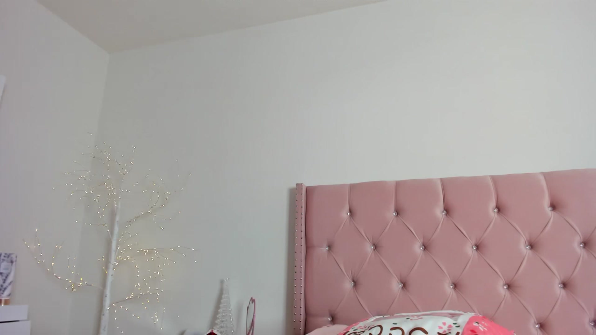 Gallery image thumbnail from Cherrycute666's myfreecams stream on, 12/28/2022, 16:01 image 17 of 20