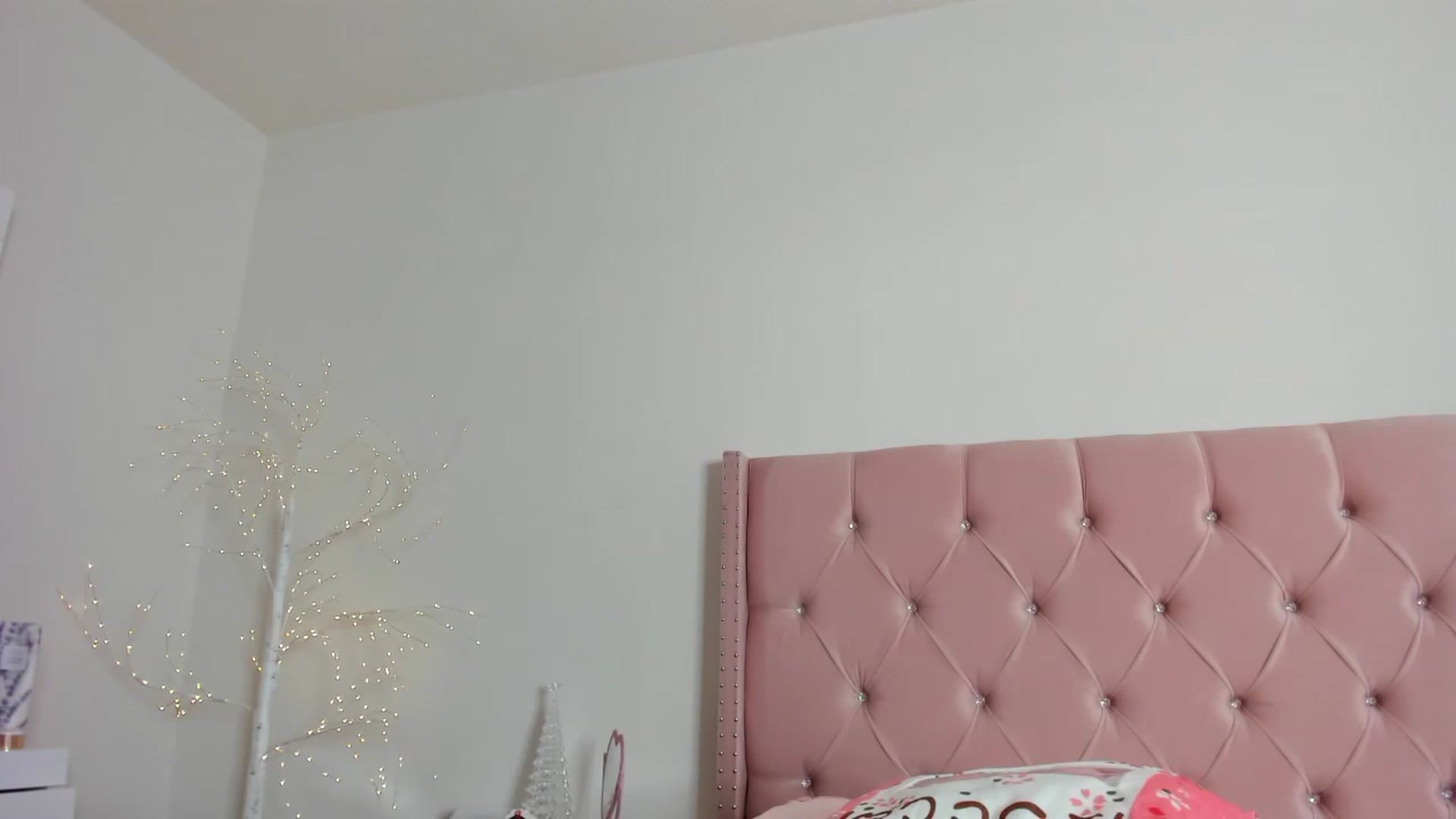 Gallery image thumbnail from Cherrycute666's myfreecams stream on, 12/28/2022, 16:01 image 18 of 20