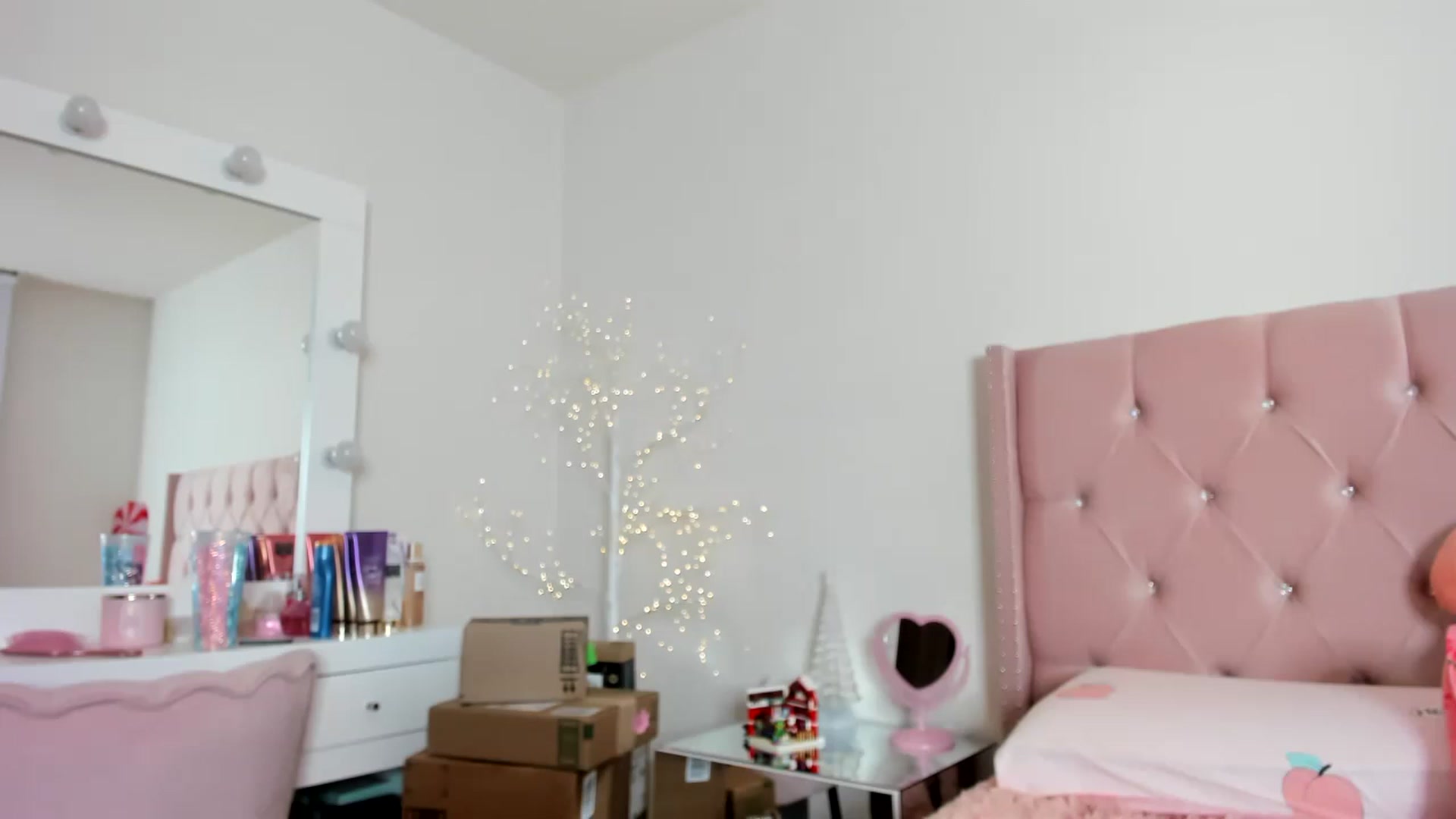 Gallery image thumbnail from Cherrycute666's myfreecams stream on, 12/29/2022, 02:45 image 12 of 20