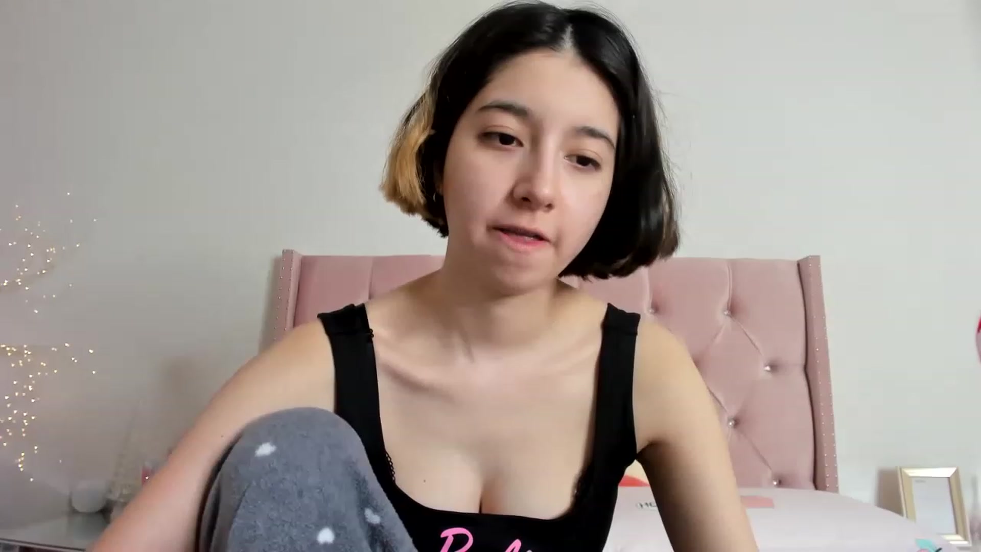 Gallery image thumbnail from Cherrycute666's myfreecams stream on, 12/29/2022, 16:49 image 1 of 20